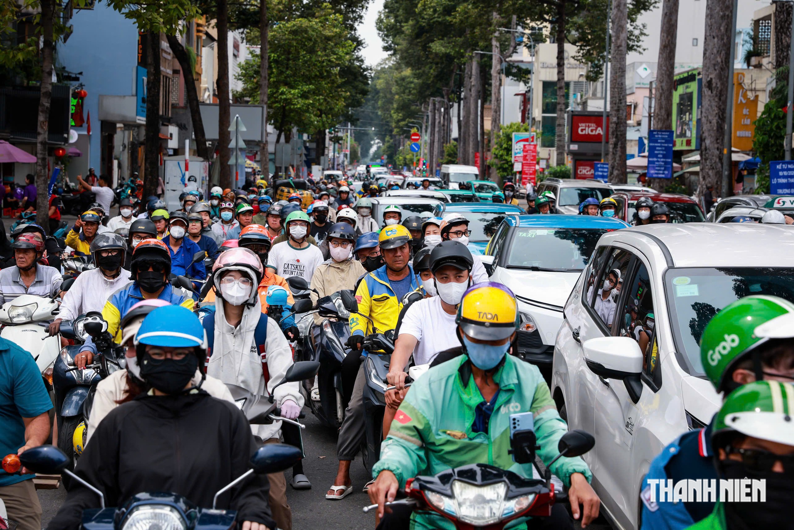 Ngày đầu đường Nguyễn Thị Minh Khai có đoạn một chiều: Xe đông, người dân loay hoay - Ảnh 5.