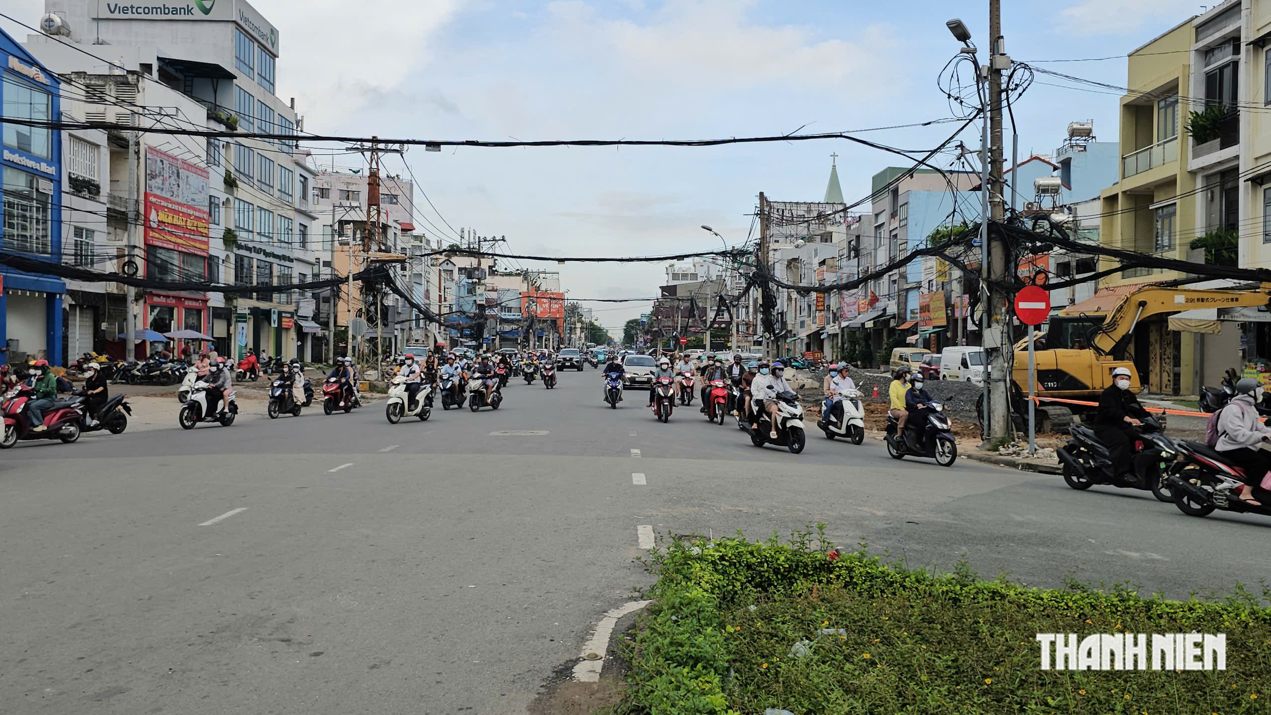 Hôm nay 10.10, lắp dải phân cách giữa ngã tư Bảy Hiền: Giao thông ra sao?- Ảnh 3.