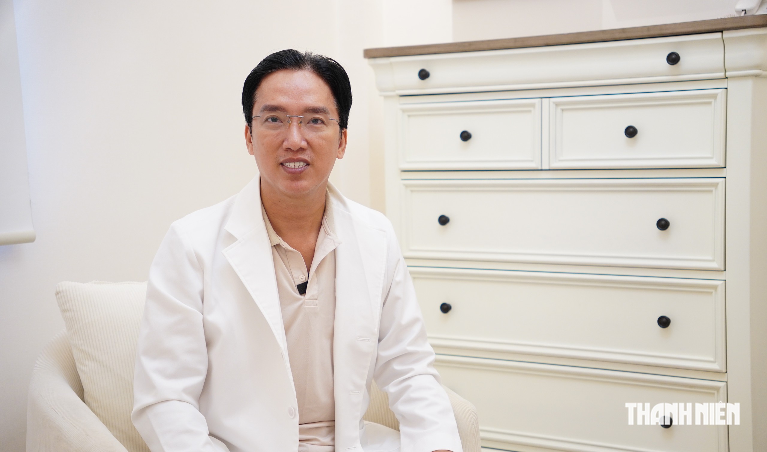 Kỳ 1: Tiểu thương “nghiện” xem phim AI lúc vắng khách, chuyên gia cảnh báo nguy cơ - Ảnh 3.