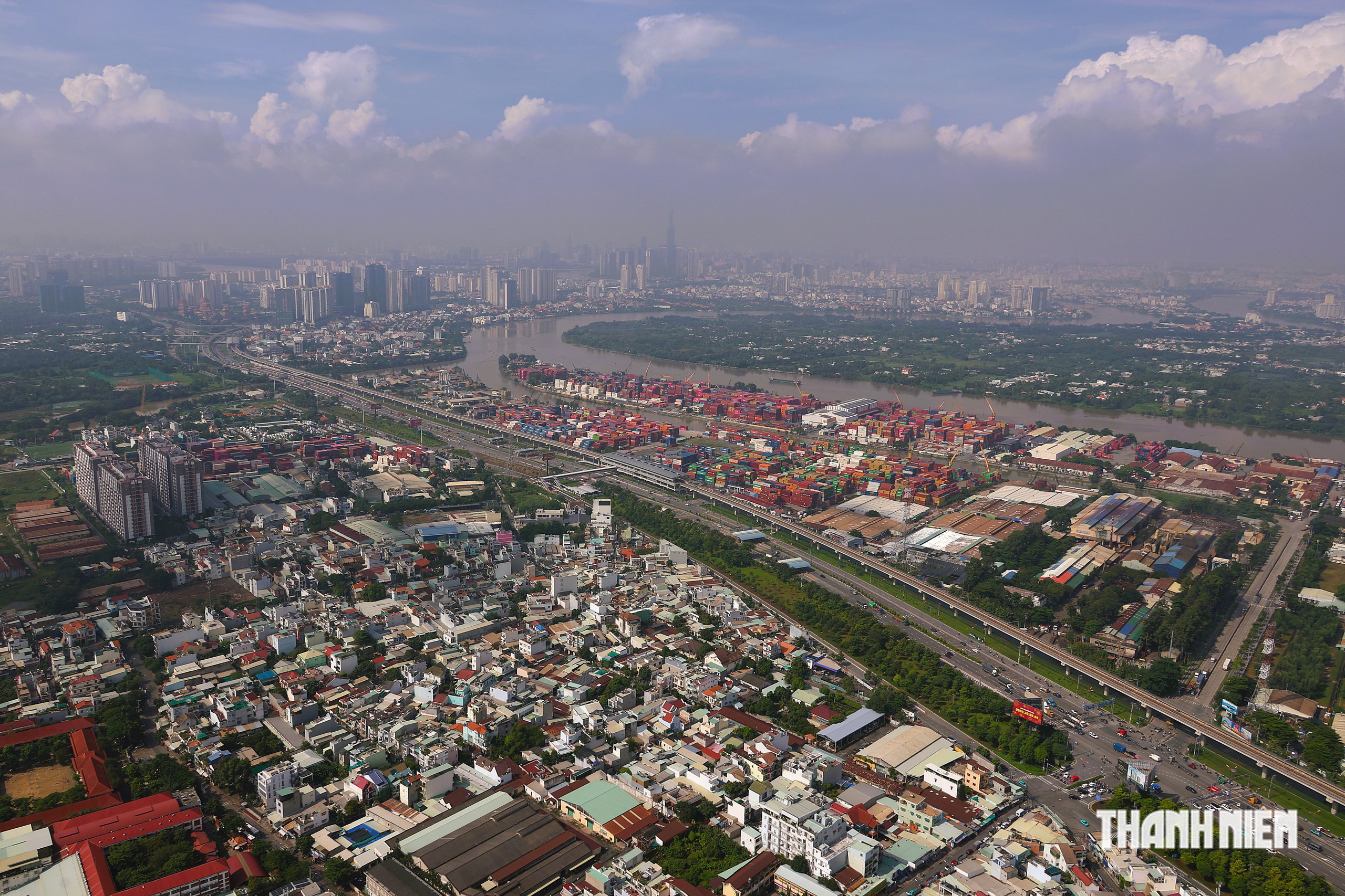 TP. Hồ Ch&iacute; Minh, nh&igrave;n từ trực thăng qu&acirc;n sự - Ảnh 12.