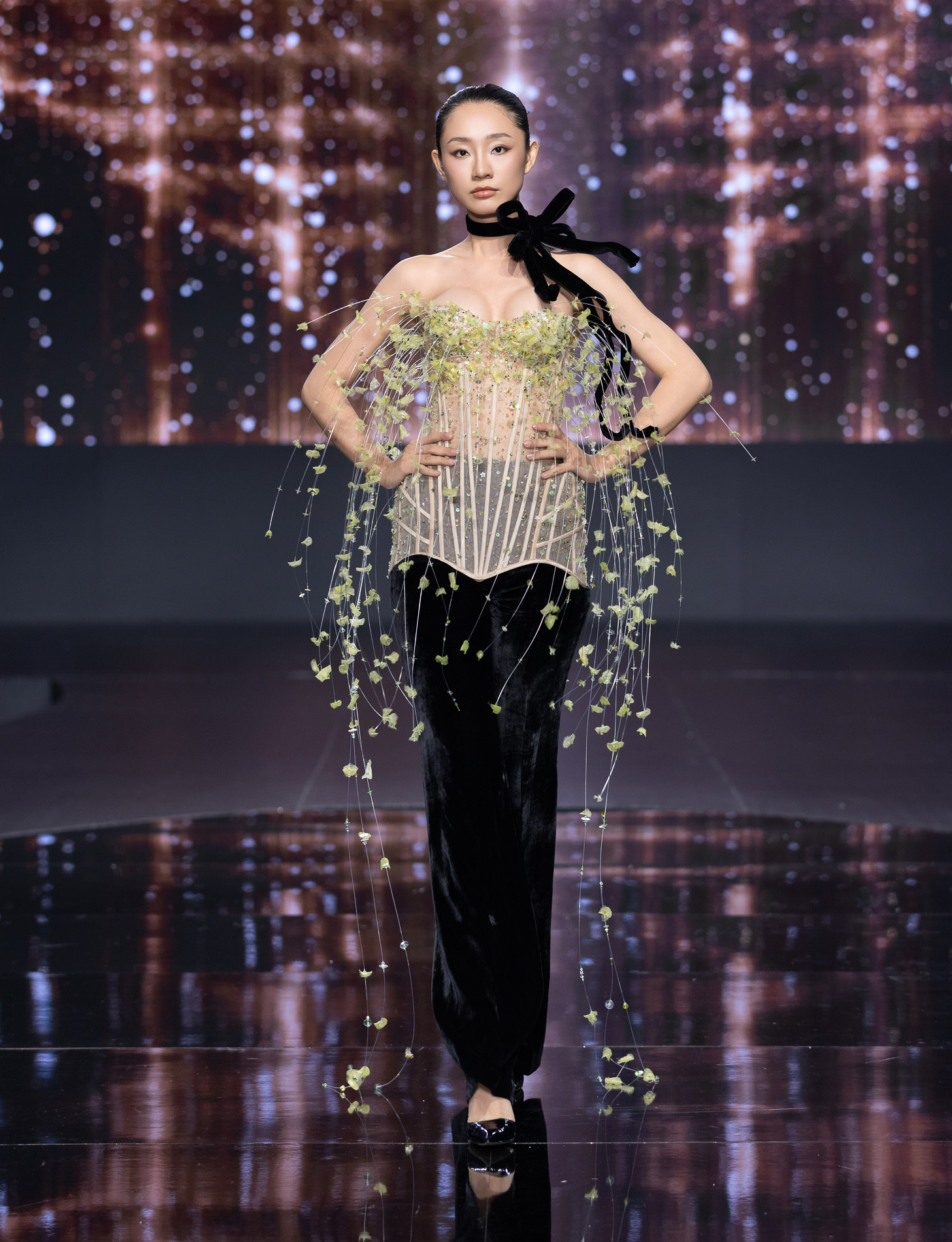 Lan Khuê, Quỳnh Anh đọ nhan sắc với dàn hậu quốc tế tại Vietnam NextGen Fashion- Ảnh 4.