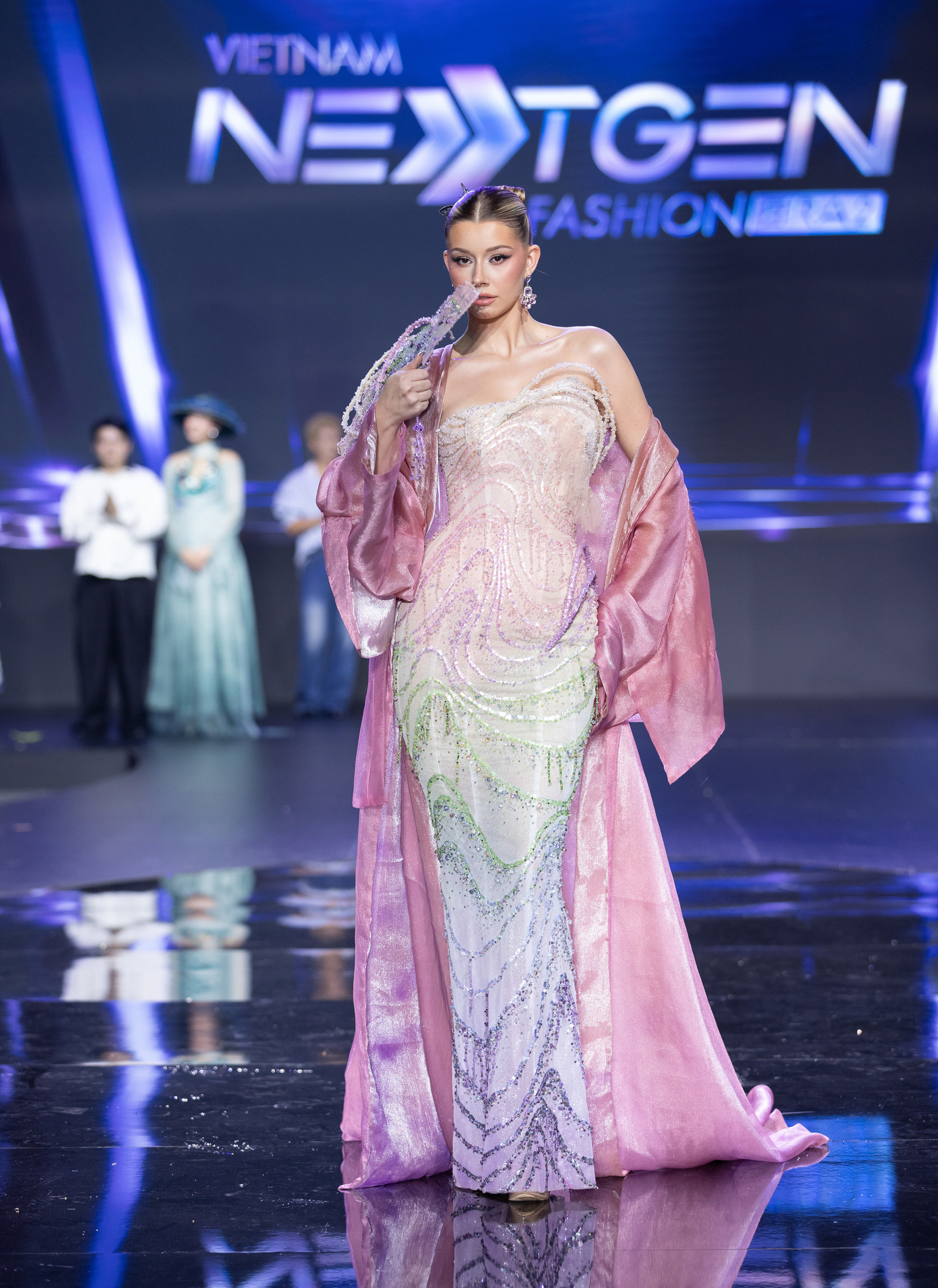 Lan Khuê, Quỳnh Anh đọ nhan sắc với dàn hậu quốc tế tại Vietnam NextGen Fashion- Ảnh 8.