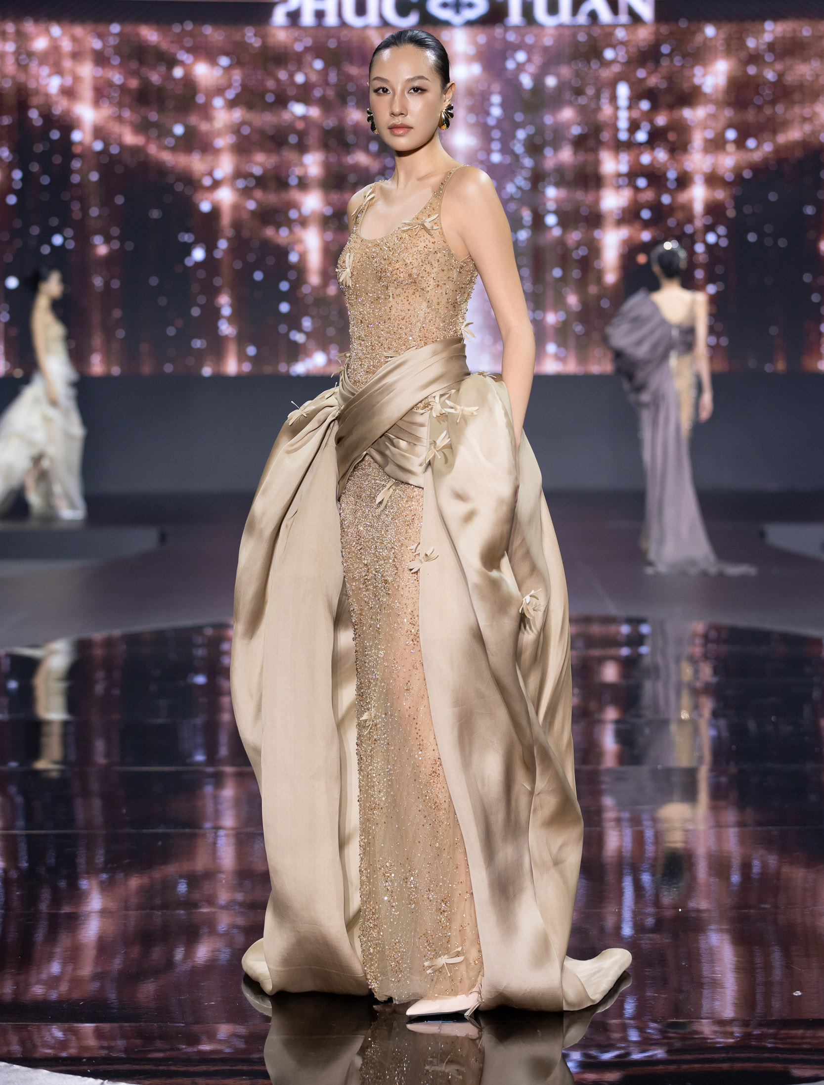 Lan Khuê, Quỳnh Anh đọ nhan sắc với dàn hậu quốc tế tại Vietnam NextGen Fashion- Ảnh 3.