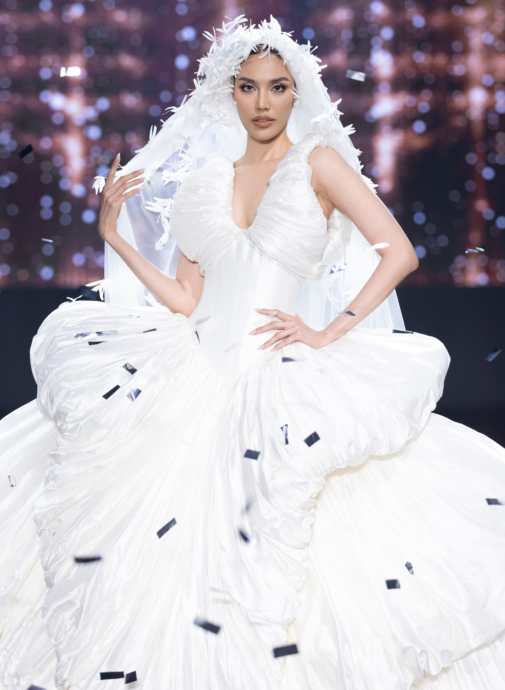 Lan Khuê, Quỳnh Anh đọ nhan sắc với dàn hậu quốc tế tại Vietnam NextGen Fashion- Ảnh 1.