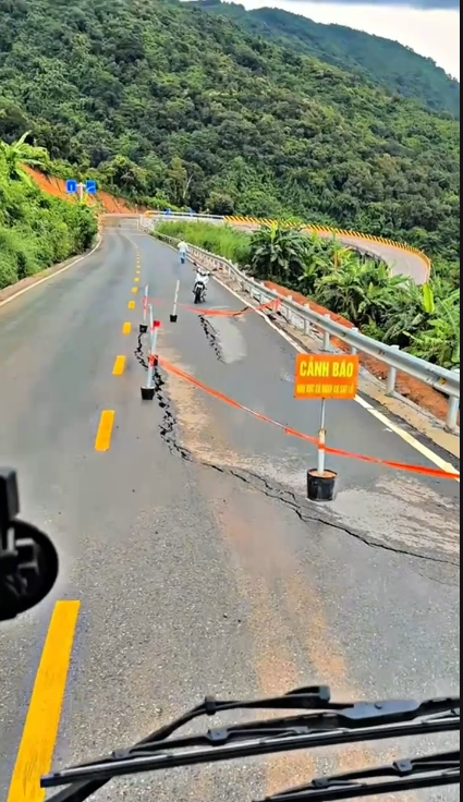 Sụt lún trên đèo Đại Ninh lan rộng, đe dọa an toàn giao thông quốc lộ 28B- Ảnh 6.