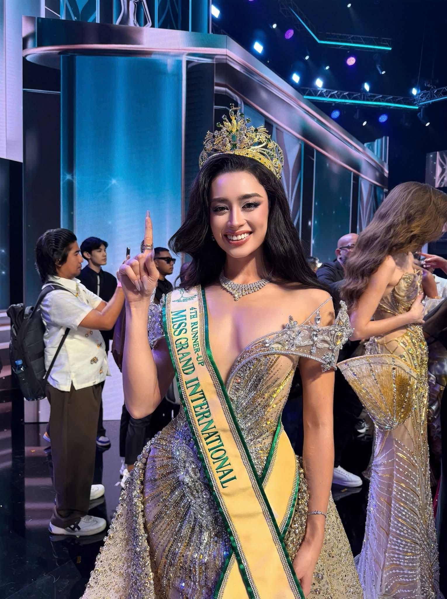 'Bông hồng lai' Emoura Phạm: 3 giây im lặng và cái kết tại Miss Grand International 2026 - Ảnh 1.