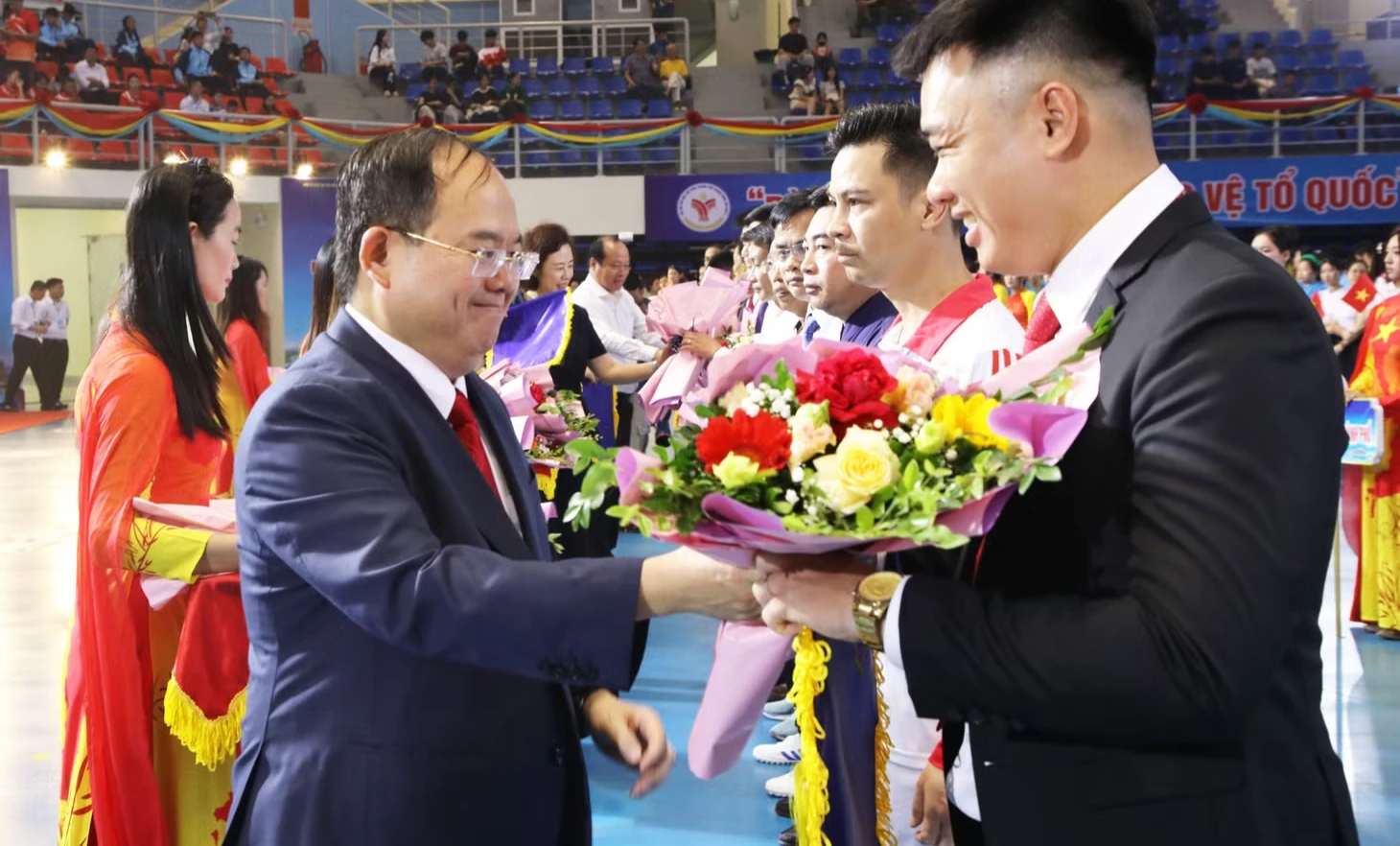 Gần 5.000 người tham gia khai mạc Đại hội Thể dục thể thao Quảng Ninh- Ảnh 1.