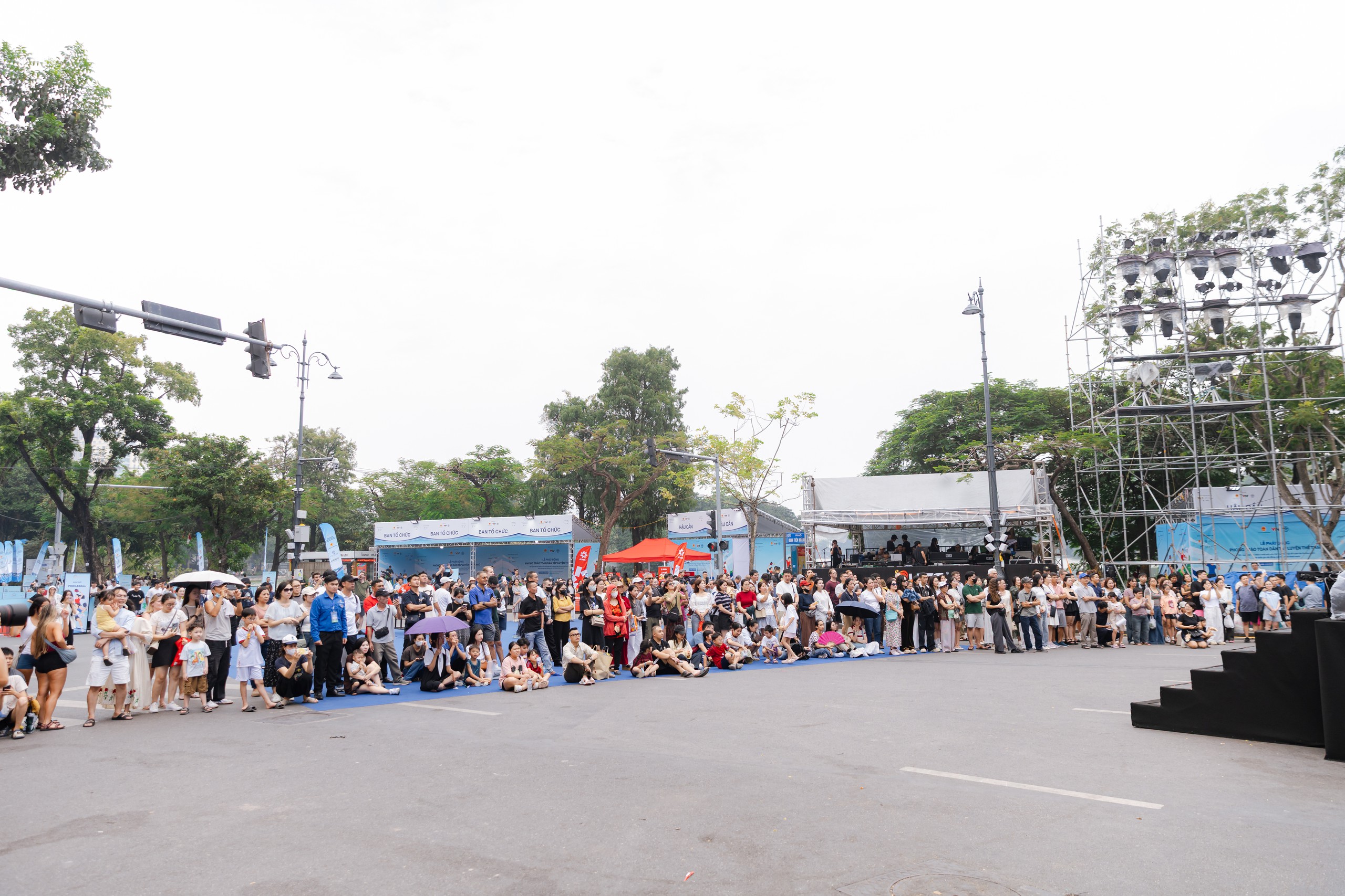 Đại nhạc hội kỷ niệm 70 năm Ngày truyền thống Hội LHTN VN sẵn sàng trước giờ diễn- Ảnh 3.