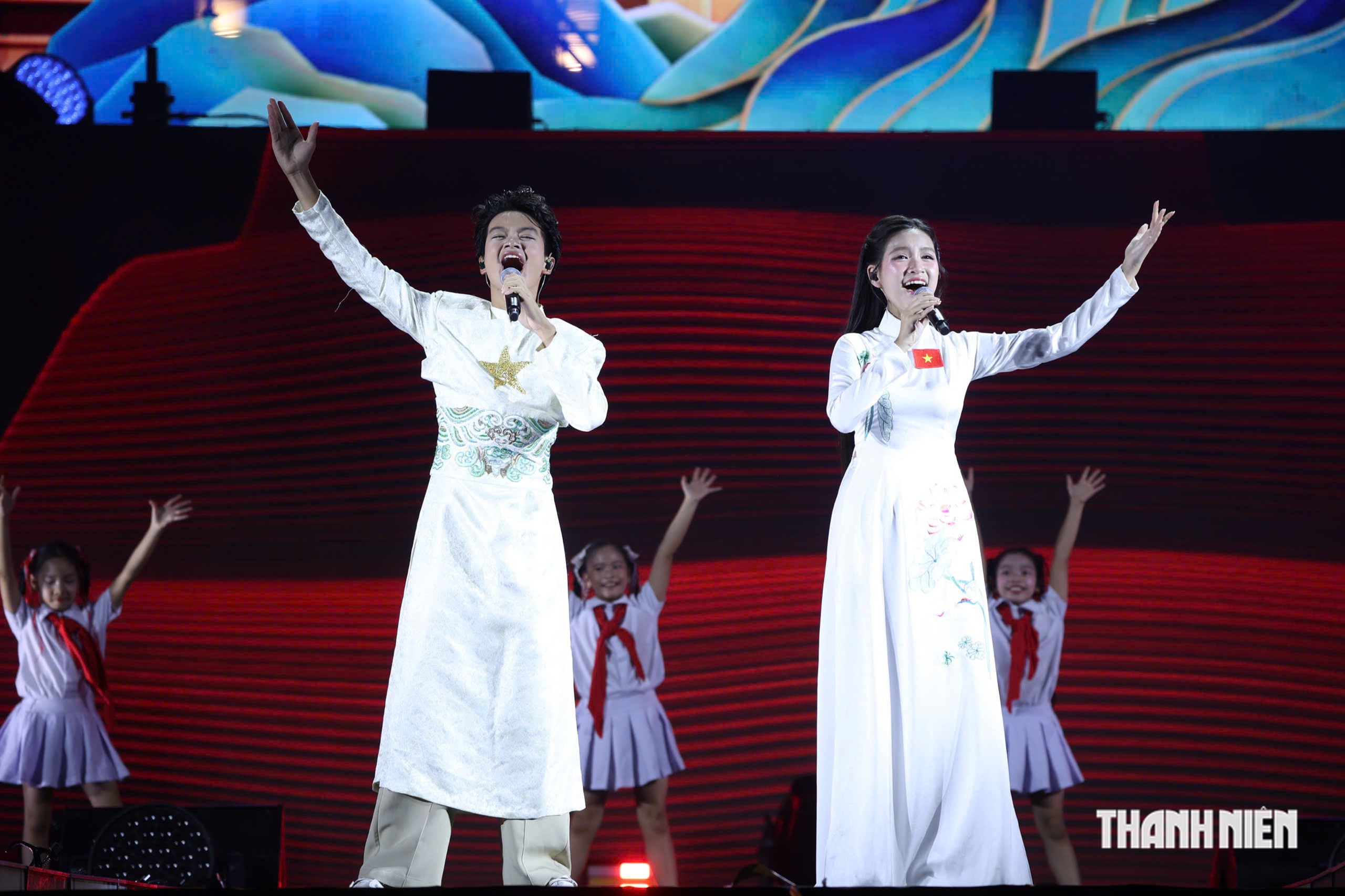 Hòa Minzy, Đông Hùng, Võ Hạ Trâm... cùng hàng nghìn bạn trẻ hòa nhịp Đại nhạc hội thanh niên - Ảnh 14.
