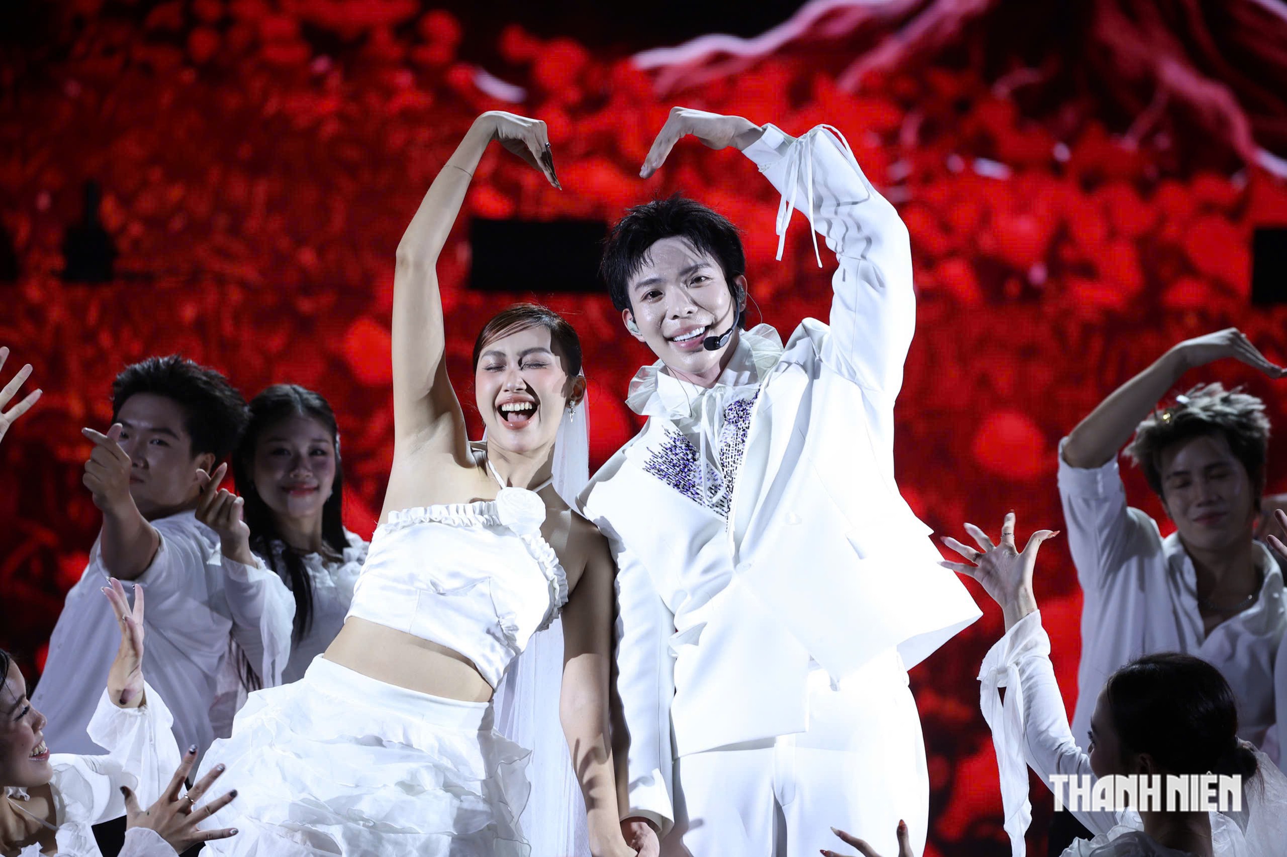 Hòa Minzy, Đông Hùng, Võ Hạ Trâm... cùng hàng nghìn bạn trẻ hòa nhịp Đại nhạc hội thanh niên - Ảnh 25.