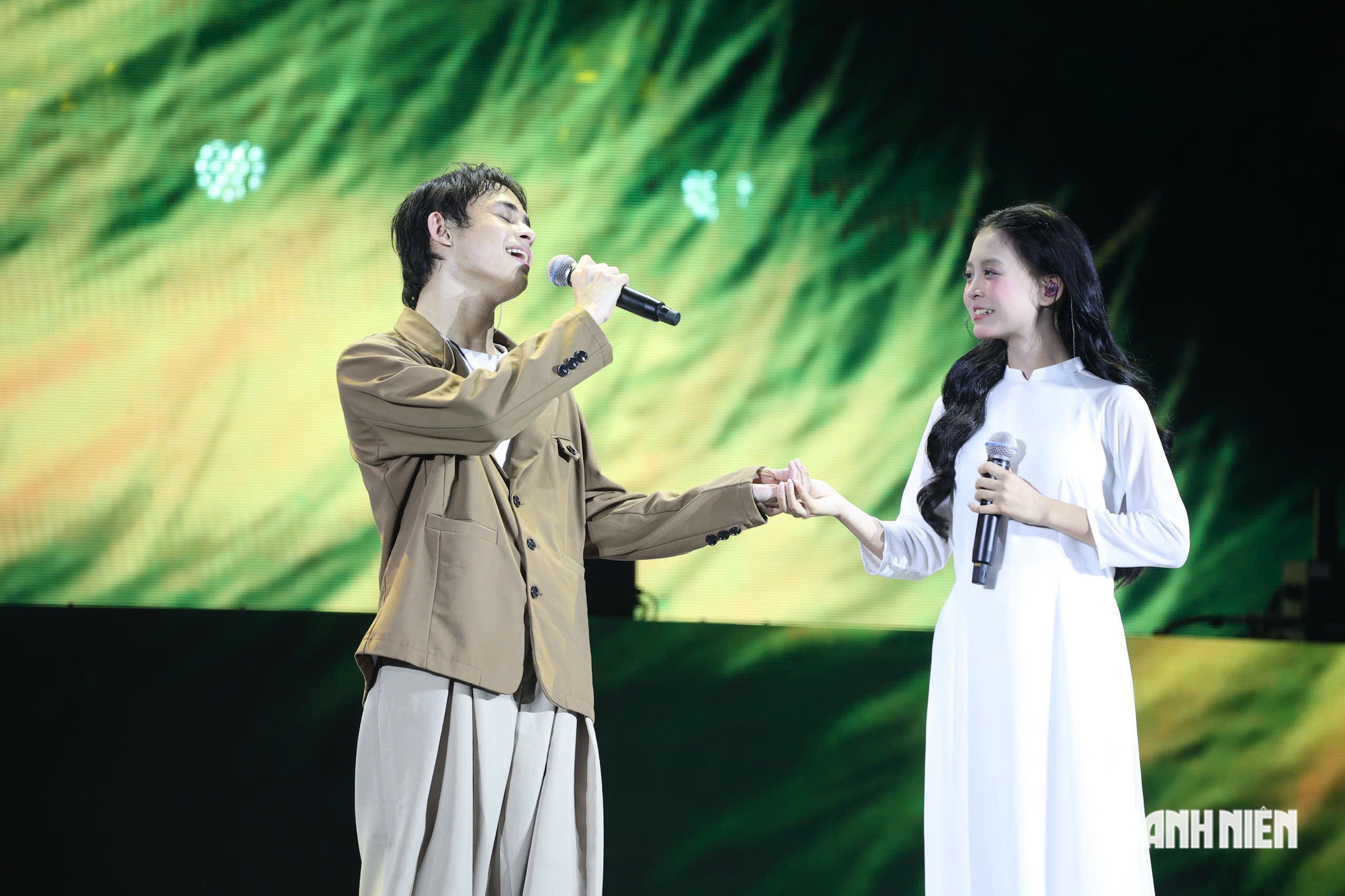 Hòa Minzy, Đông Hùng, Võ Hạ Trâm... cùng hàng nghìn bạn trẻ hòa nhịp Đại nhạc hội thanh niên - Ảnh 27.