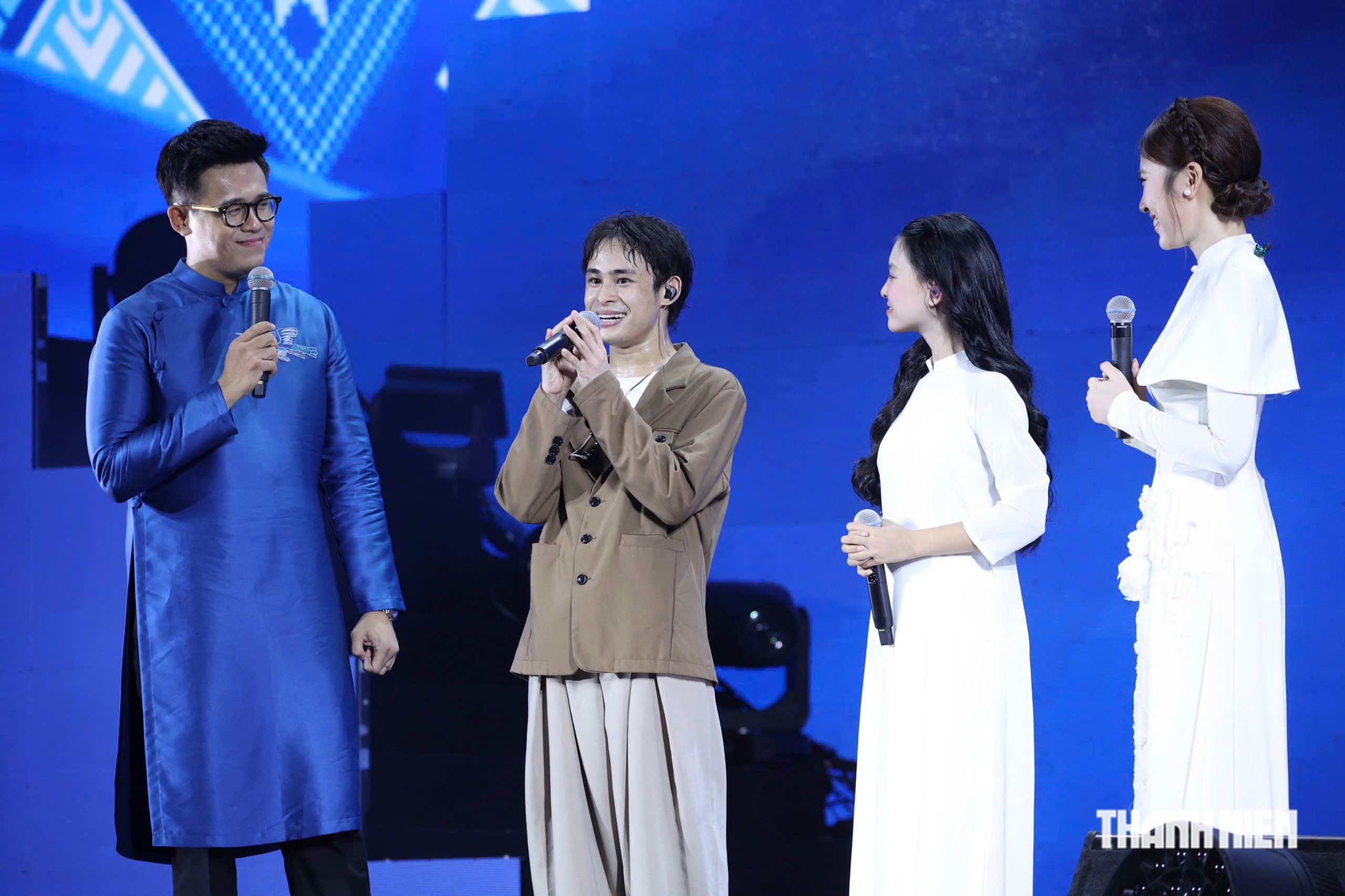 Hòa Minzy, Đông Hùng, Võ Hạ Trâm... cùng hàng nghìn bạn trẻ hòa nhịp Đại nhạc hội thanh niên - Ảnh 28.