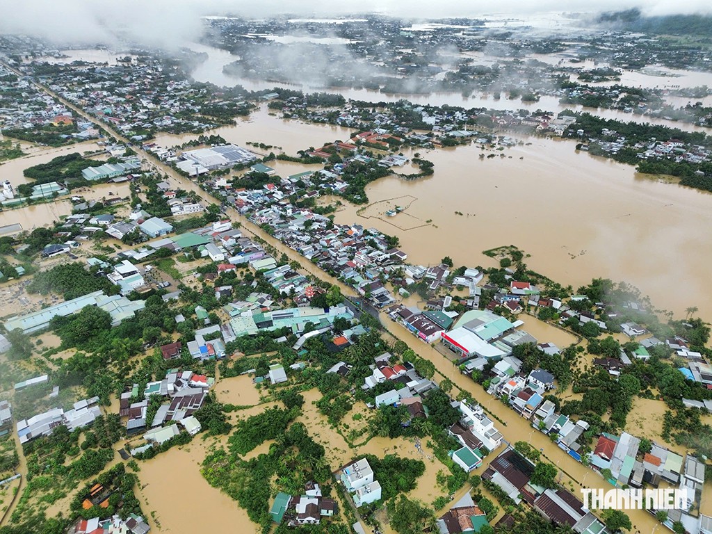 Sống chung với thiên tai: Khẩn trương dựng gác tránh lũ - Ảnh 1.