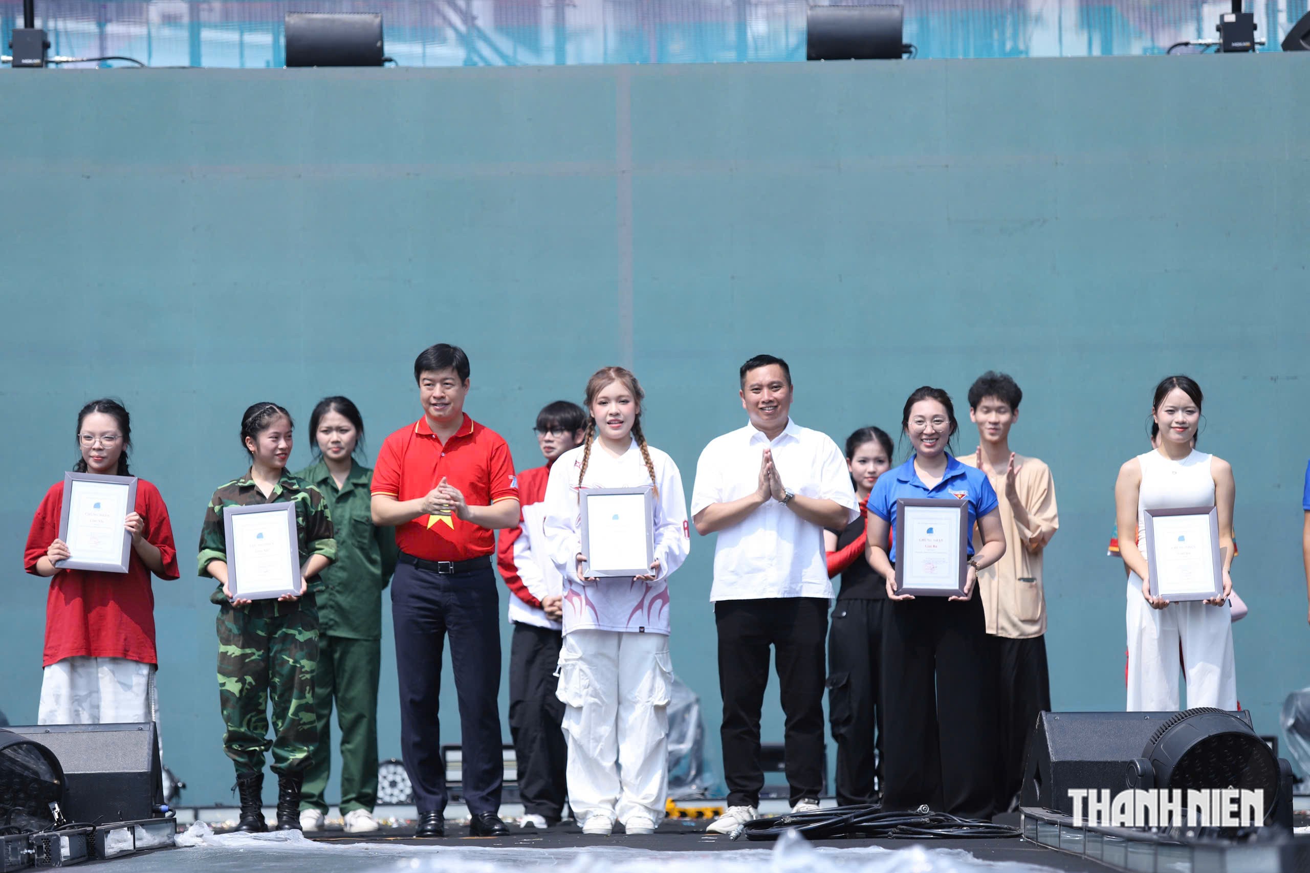 "Cháy" hết mình cùng Liên hoan nhóm nhảy thanh niên, sinh viên 2026 tại hồ Hoàn Kiếm - Ảnh 15.