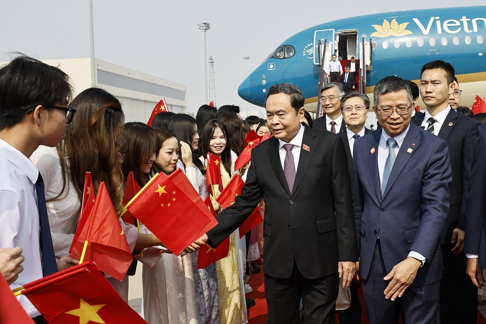 Chủ tịch Quốc hội Trần Thanh Mẫn bắt đầu thăm chính thức Trung Quốc - Ảnh 1.