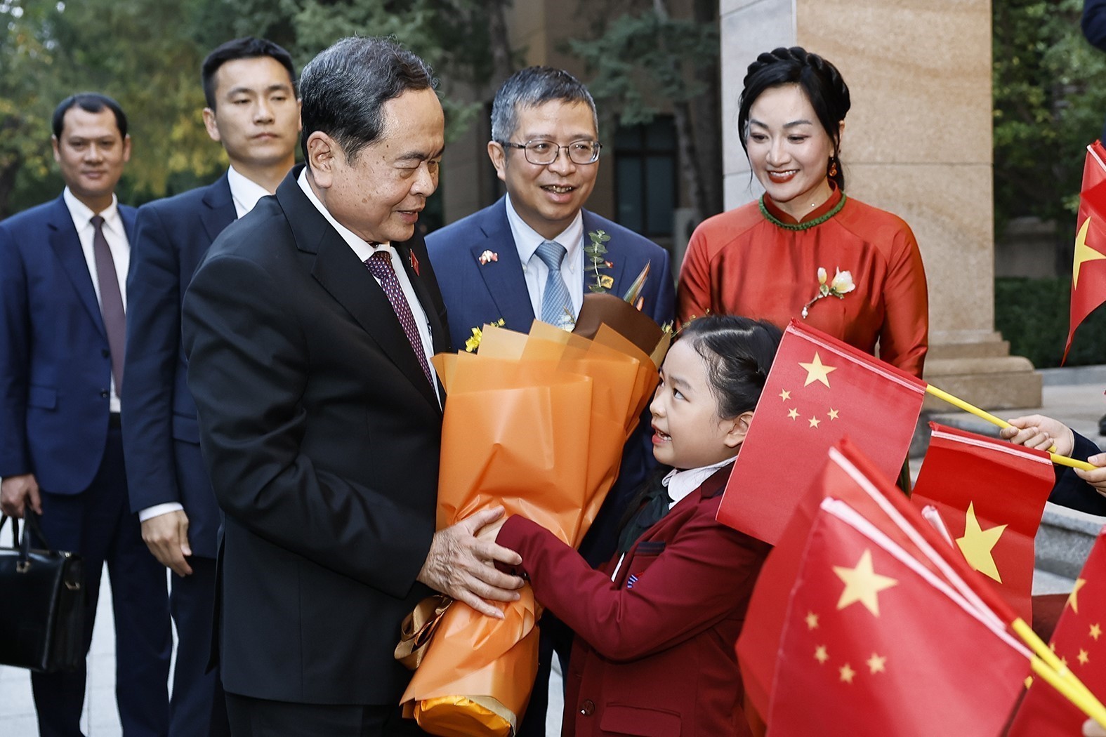 Chủ tịch Quốc hội Trần Thanh Mẫn gặp gỡ cộng đồng người Việt Nam tại Trung Quốc- Ảnh 1.