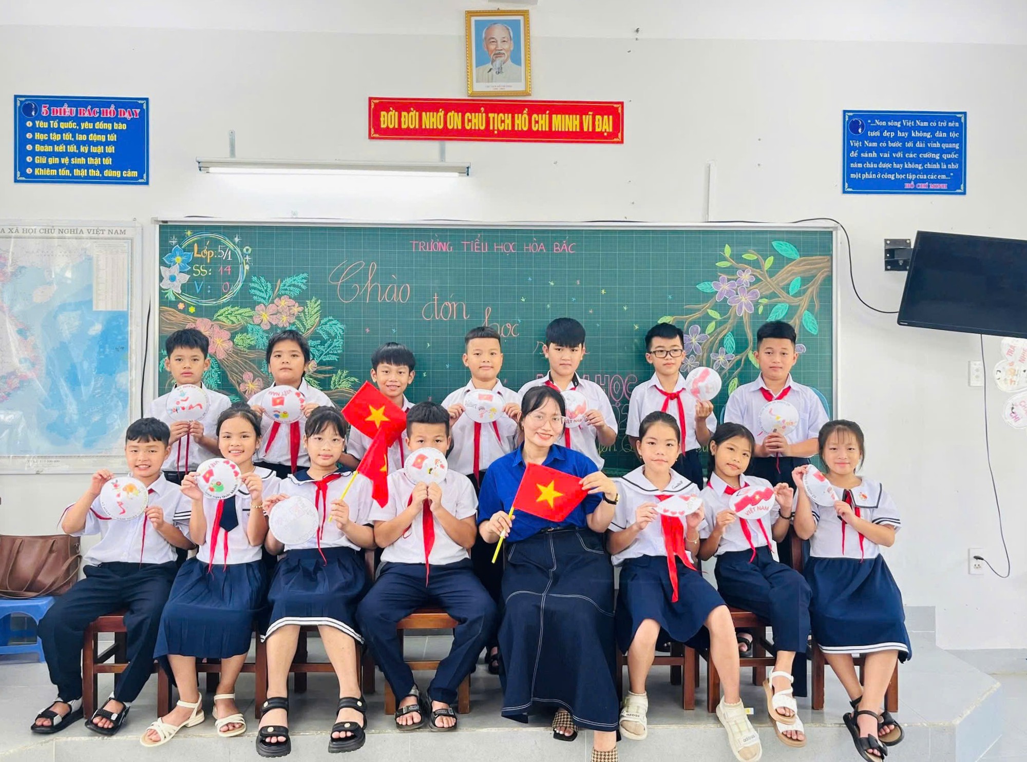 Cô giáo Cơ Tu trở về làng gieo chữ: 'Nhìn học trò tôi nhớ mình ngày trước'- Ảnh 3.