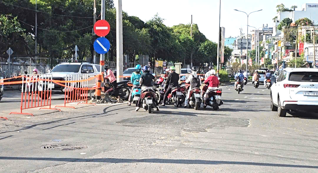 Đầu tuần sau đóng ngã tư Bảy Hiền: Giao thông dồn ứ, kẹt xe cục bộ - Ảnh 6.