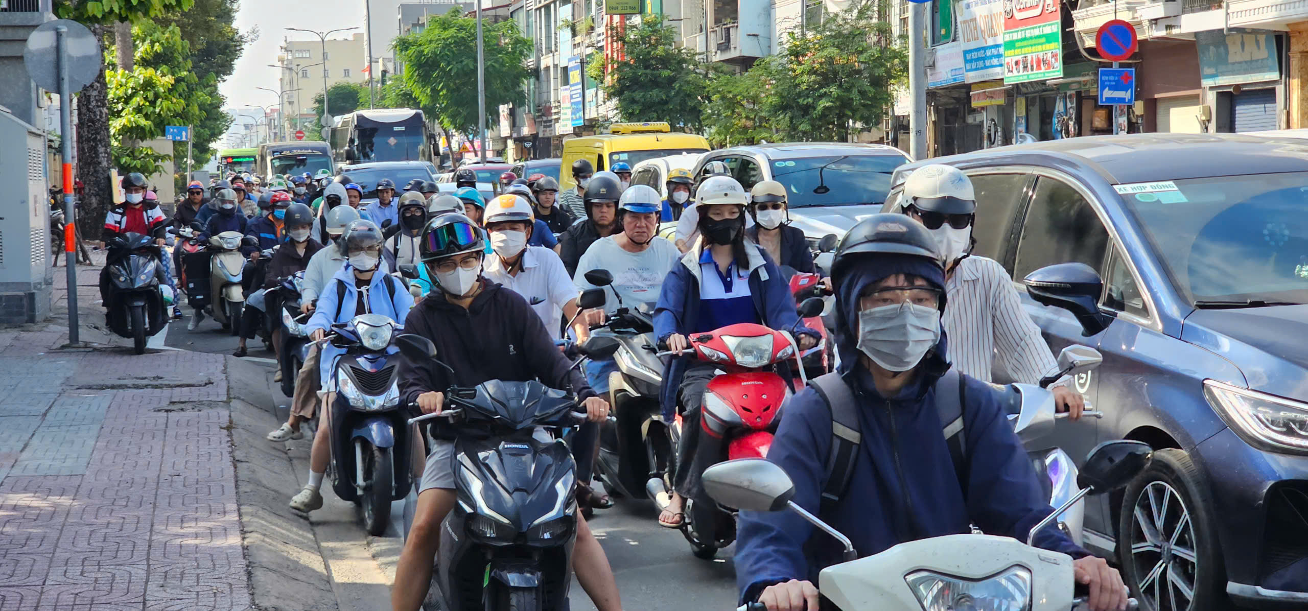 Đầu tuần sau đóng ngã tư Bảy Hiền: Giao thông dồn ứ, kẹt xe cục bộ - Ảnh 3.