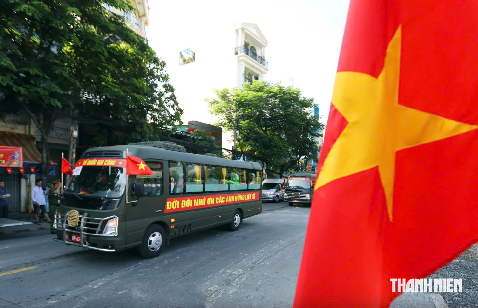 Đưa 731 hài cốt liệt sĩ về Nghĩa trang liệt sĩ TP.HCM: 'Tôi sẽ cầm hoa trắng...' - Ảnh 1.