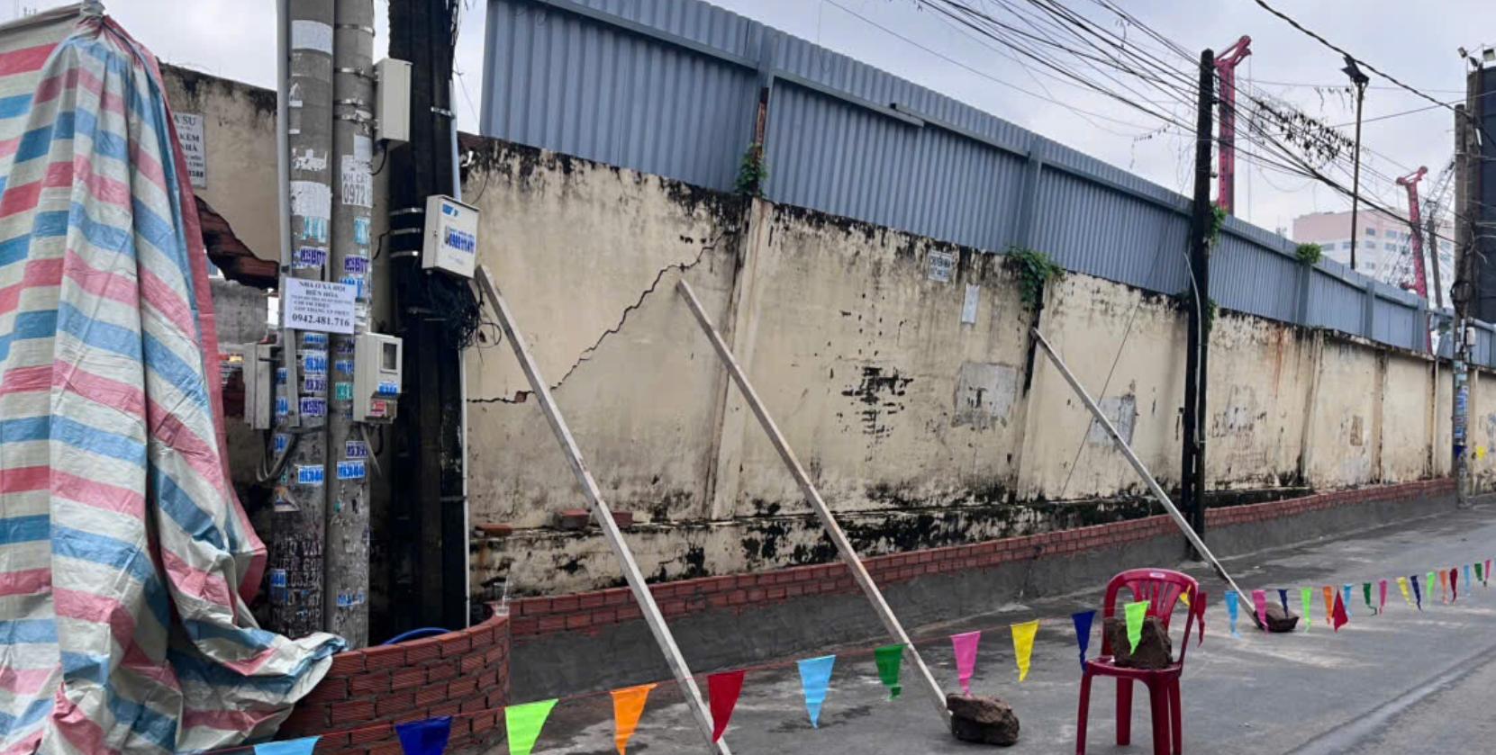 Vụ sập tường bao ở Đồng Nai: Chủ đầu tư cam kết hoàn thành ngày 27.10 - Ảnh 1.