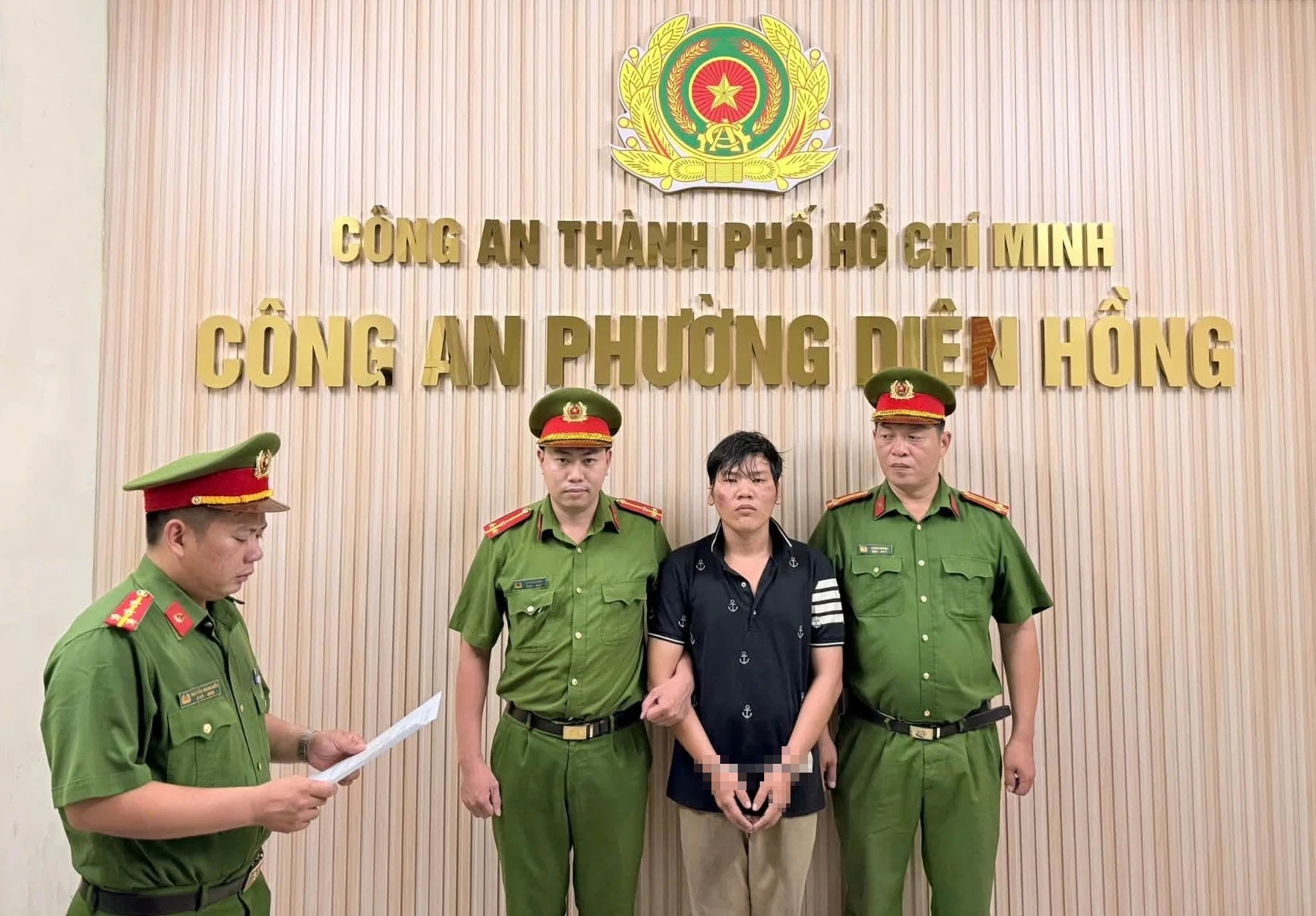 Tạm giữ thanh niên vi phạm nồng độ cồn, dùng dao tấn công CSGT TP.HCM- Ảnh 1.