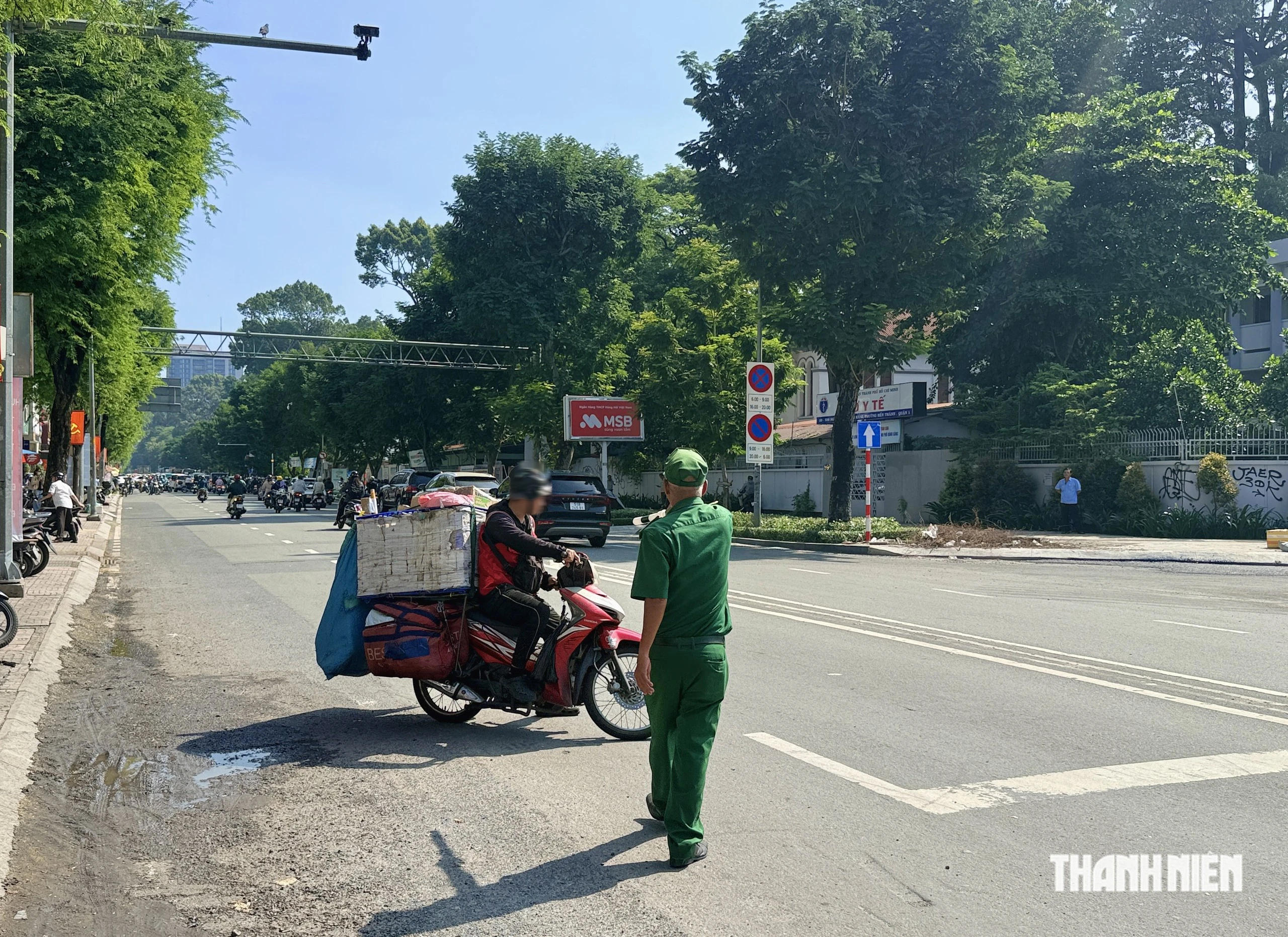 Đi ngược chiều đường Nguyễn Thị Minh Khai, nhiều người giật m&igrave;nh nghe 'C&oacute; 6 triệu kh&ocirc;ng?' - Ảnh 2.