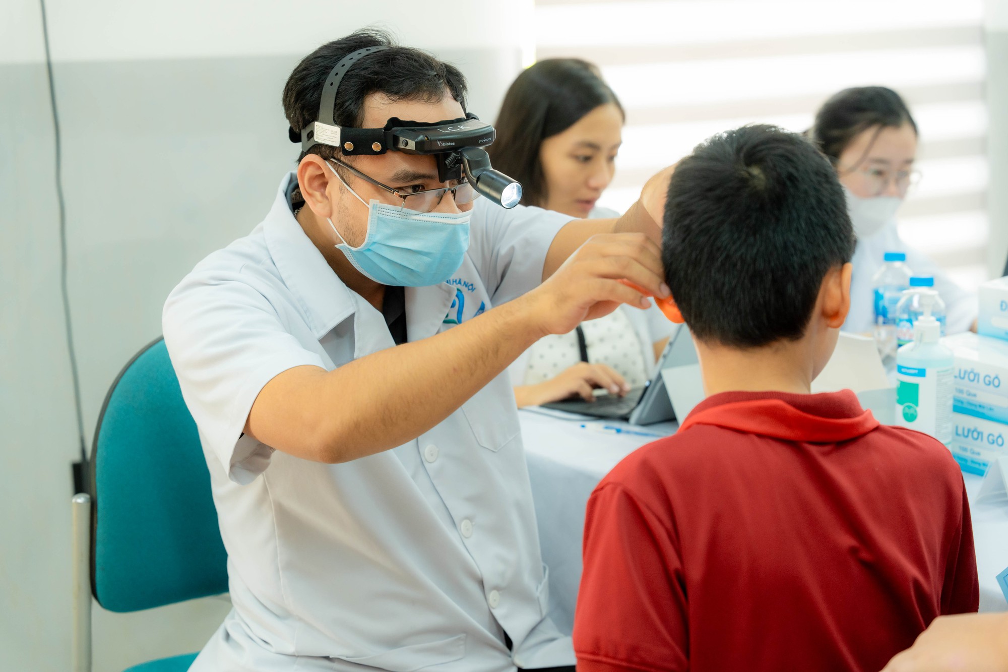 Ưu tiên đánh giá nguy cơ tự kỷ, sức khỏe tâm thần theo nhóm tuổi - Ảnh 1.
