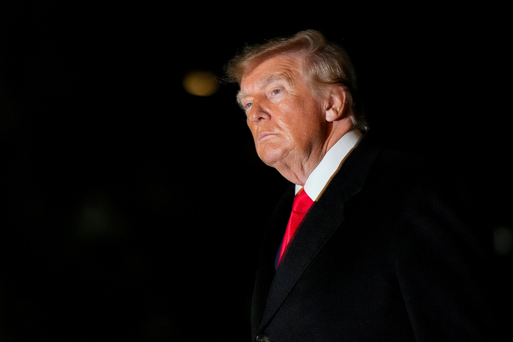 Ông Trump bị chặn dùng tiền thuế để quảng cáo bản thân - Ảnh 1.