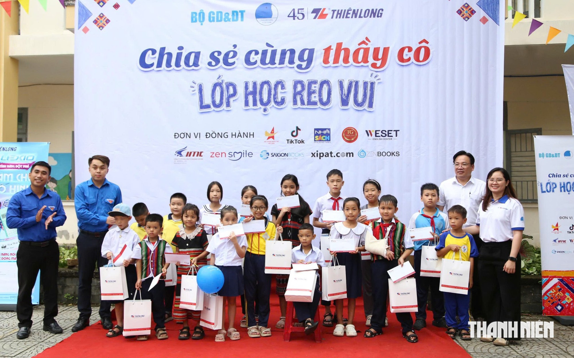 Cô giáo Cơ Tu trở về làng gieo chữ: 'Nhìn học trò tôi nhớ mình ngày trước'- Ảnh 4.