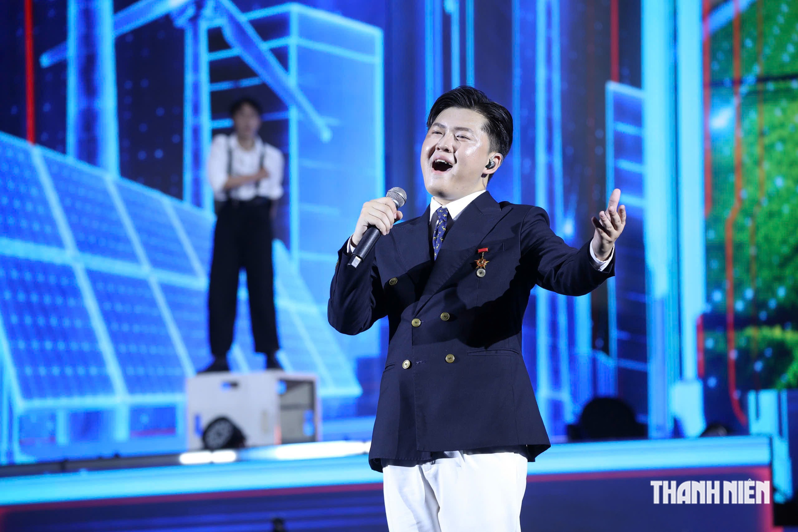 Bùi Tuấn Ngọc: Mang tiếng hát đi xa, mang yêu thương ở lại - Ảnh 1.