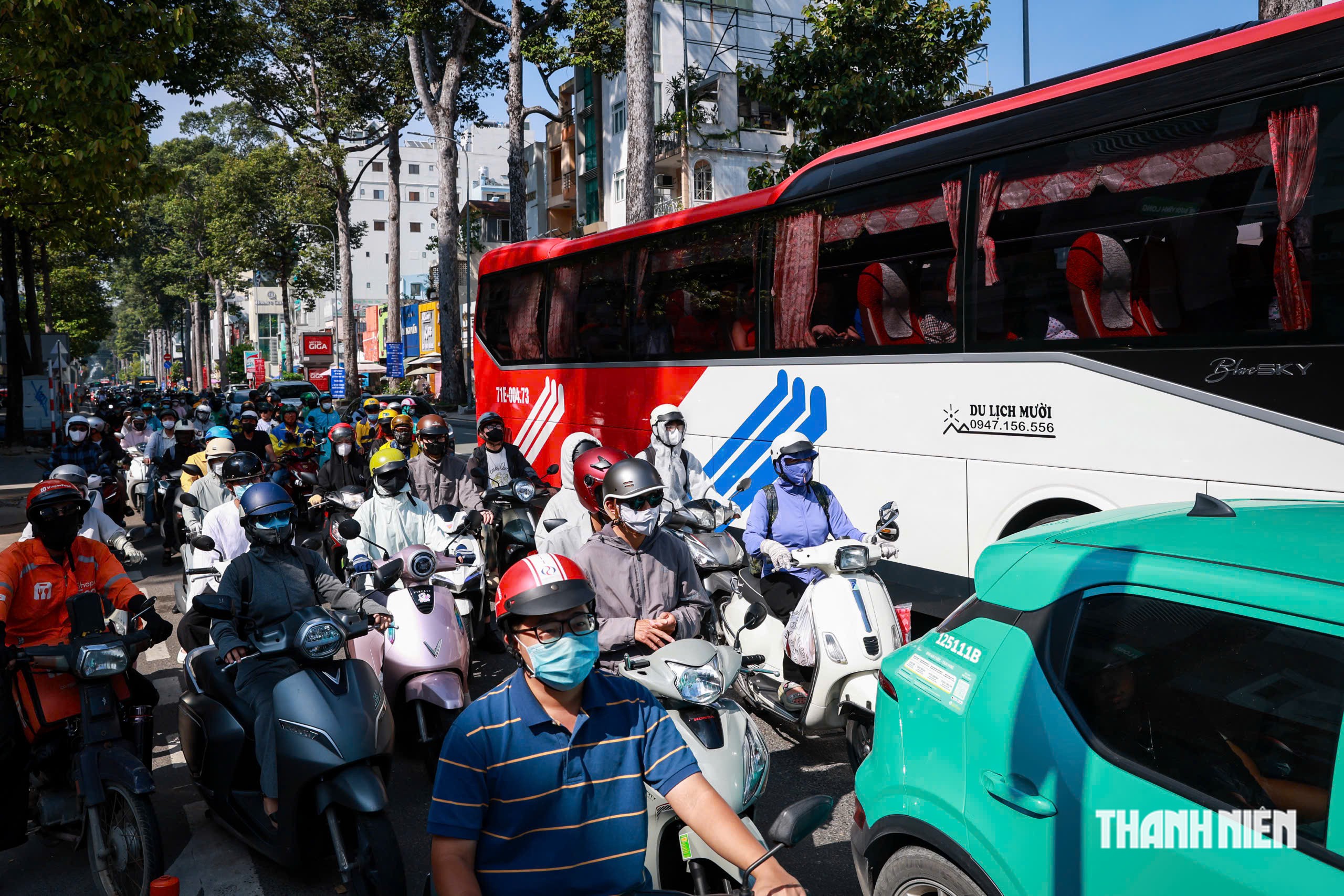 Đi ngược chiều đường Nguyễn Thị Minh Khai, nhiều người giật m&igrave;nh nghe 'C&oacute; 6 triệu kh&ocirc;ng?' - Ảnh 5.