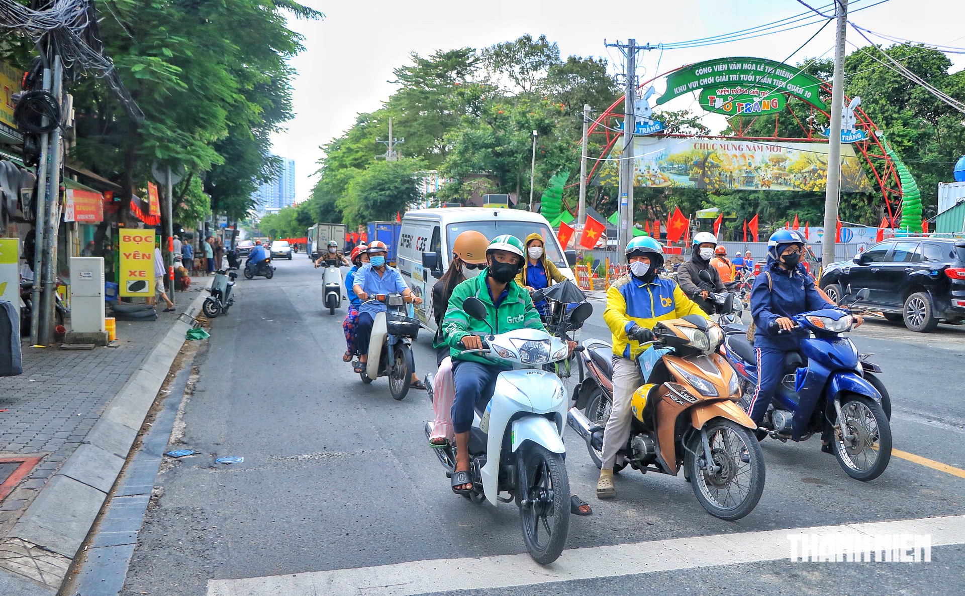 Đưa 731 hài cốt liệt sĩ về Nghĩa trang liệt sĩ TP.HCM: 'Tôi sẽ cầm hoa trắng...' - Ảnh 2.