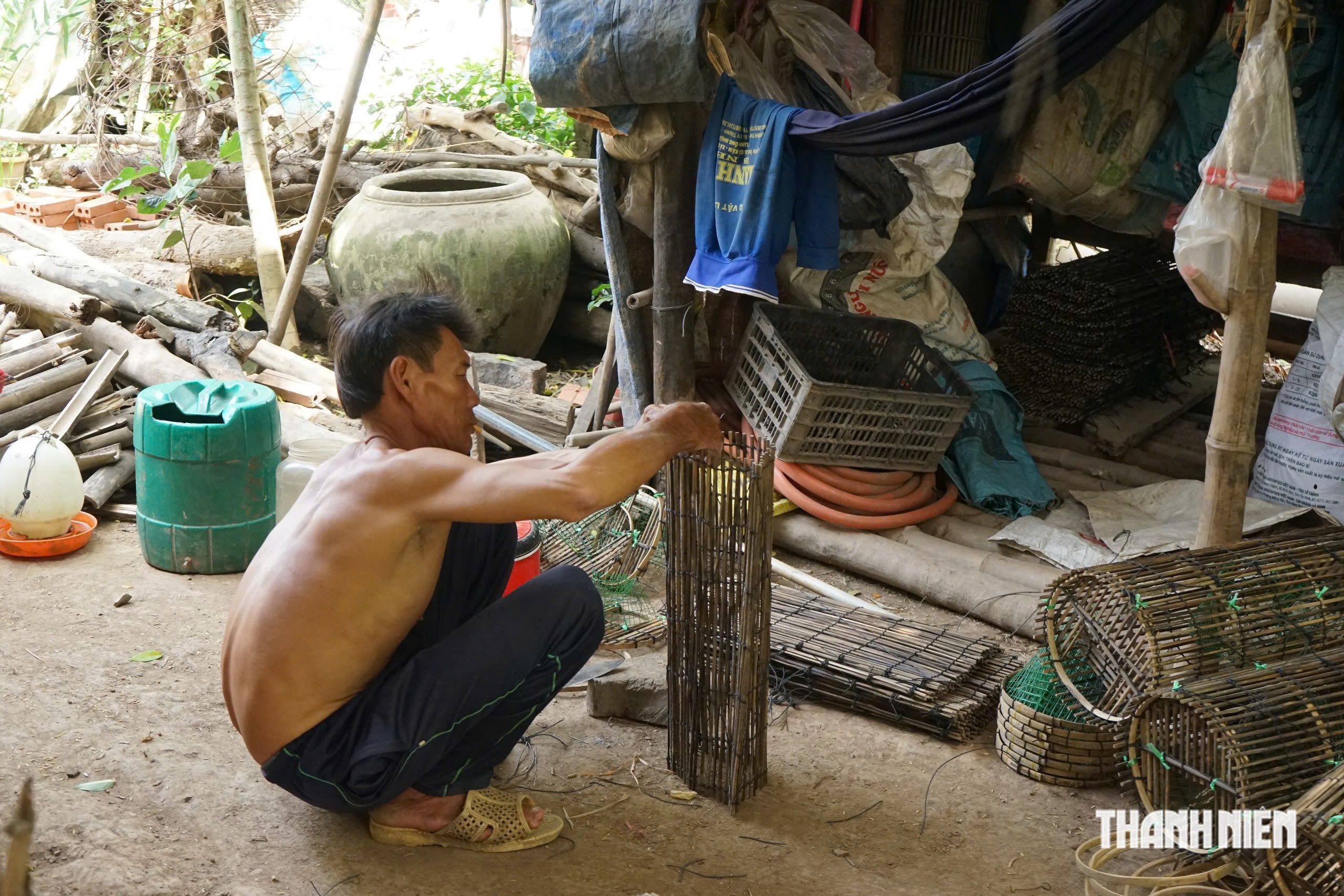 Nỗi buồn bên xóm nghề lọp cua - Ảnh 3.
