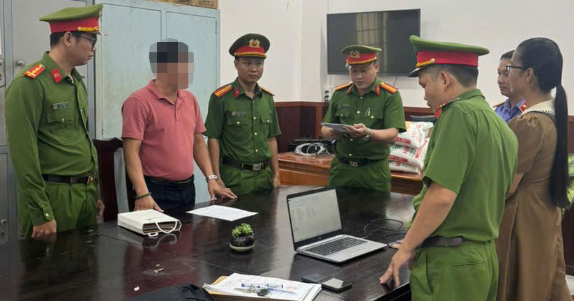 Khởi tố nhân viên ngân hàng lừa đảo hơn 70 tỉ đồng - Ảnh 1.