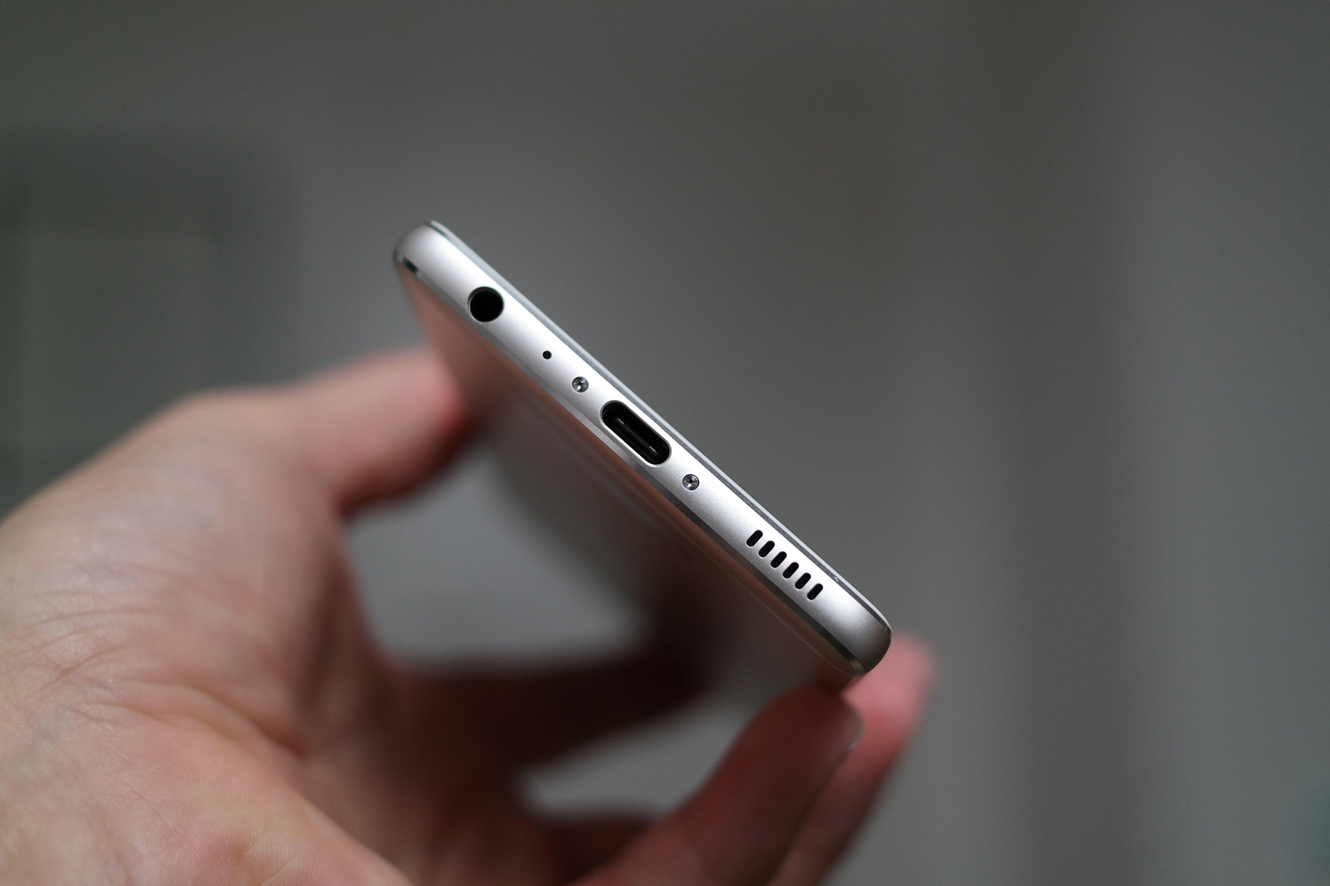 Không phải 3,5 mm, đây mới là cổng cần được thêm vào smartphone - Ảnh 1.