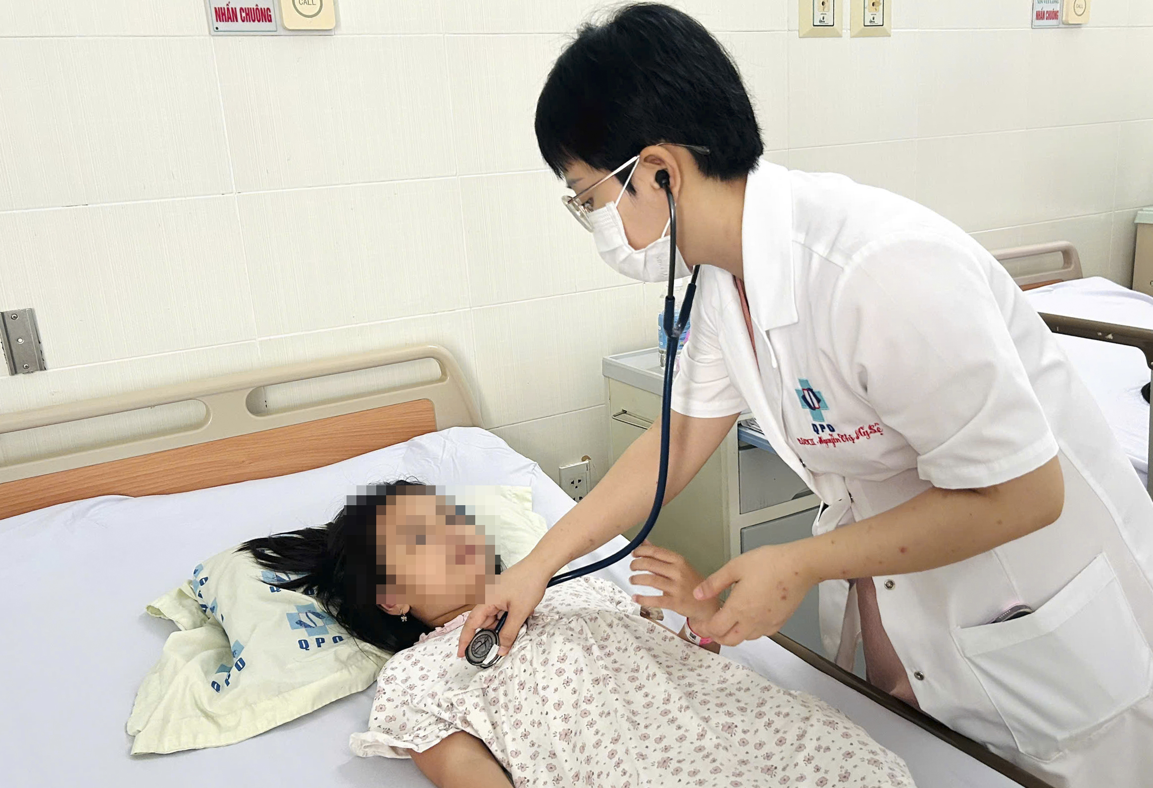 167 người nghi ngộ độc sau khi ăn bánh mì: Có 3 thai phụ 41 bệnh nhi- Ảnh 2.