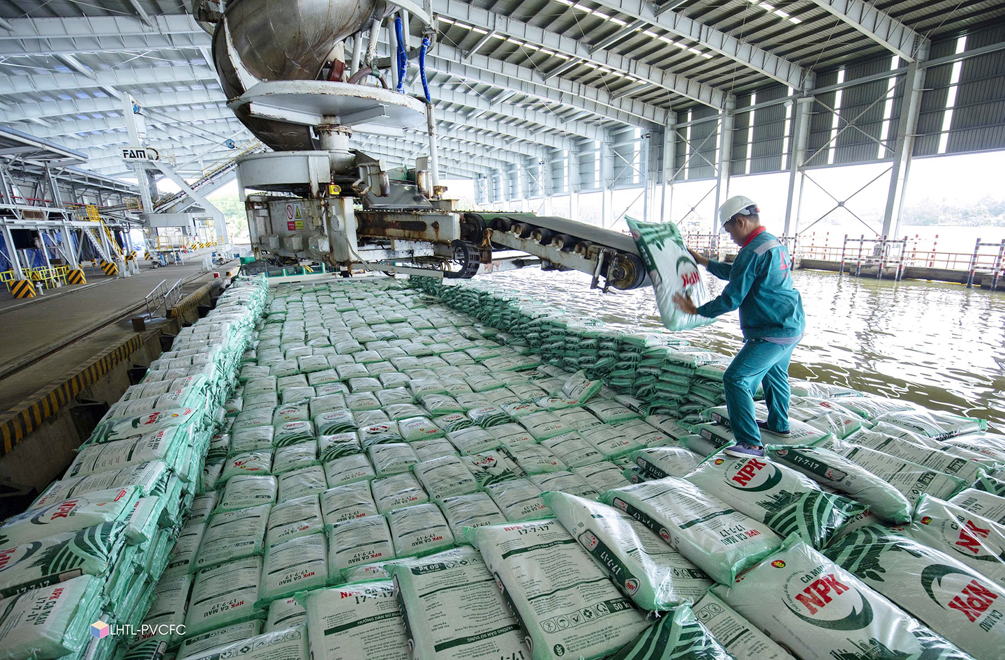 Phân bón Cà Mau viết tiếp câu chuyện phát triển - Ảnh 2.