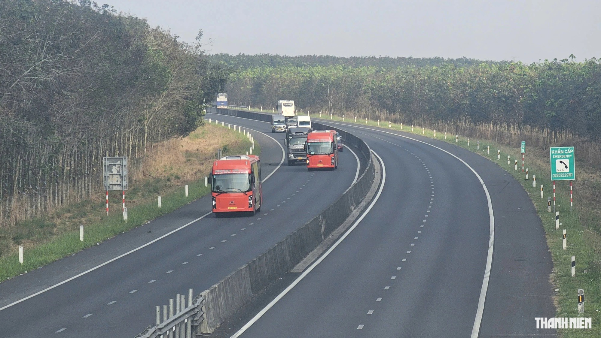 Cao tốc Dầu Giây - Phan Thiết chạy tối đa 120 km/giờ, khoảng cách hai xe 100m - Ảnh 1.