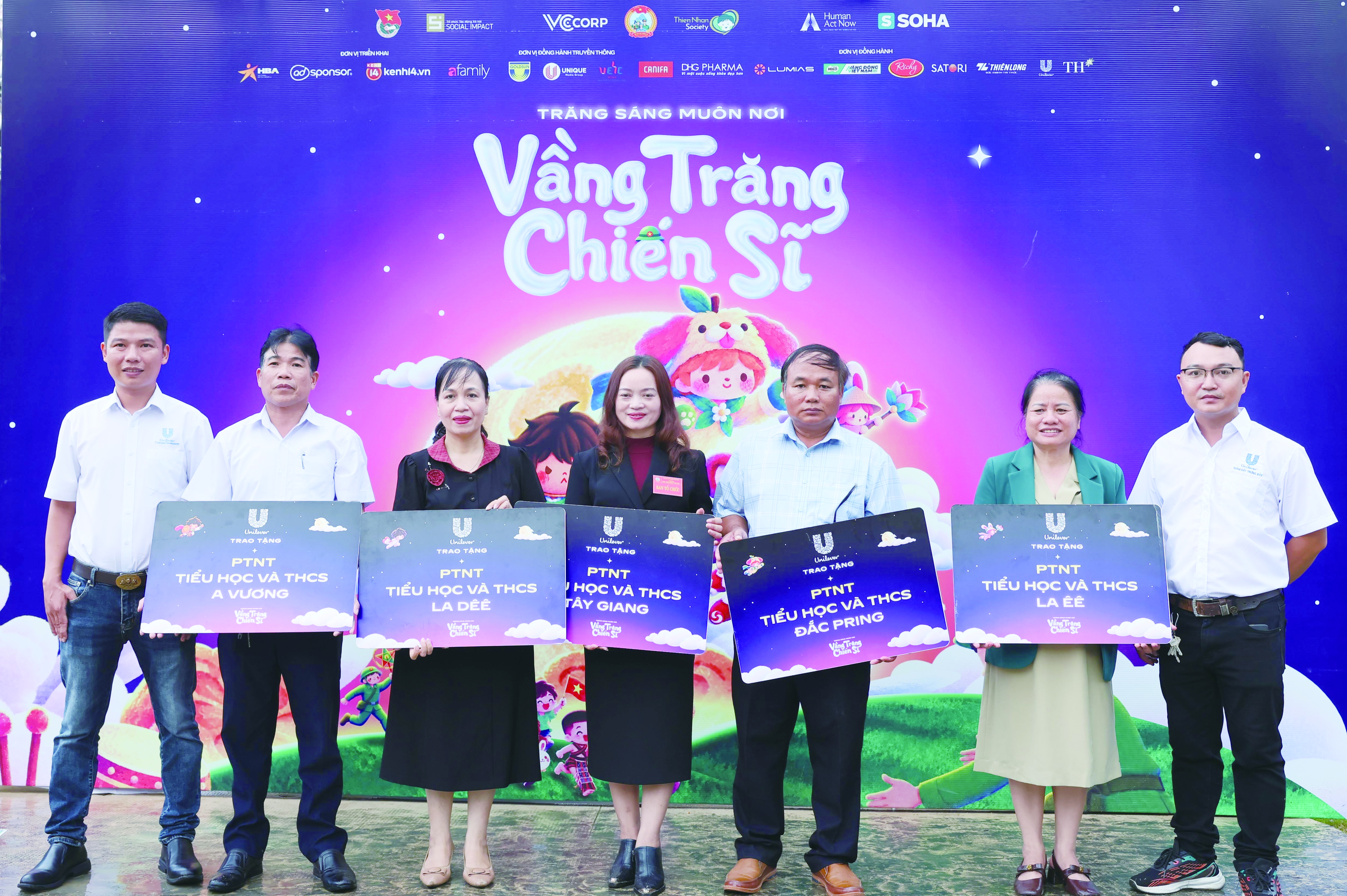 Để vầng trăng nơi biên giới soi sáng những ước mơ trẻ thơ - Ảnh 2.