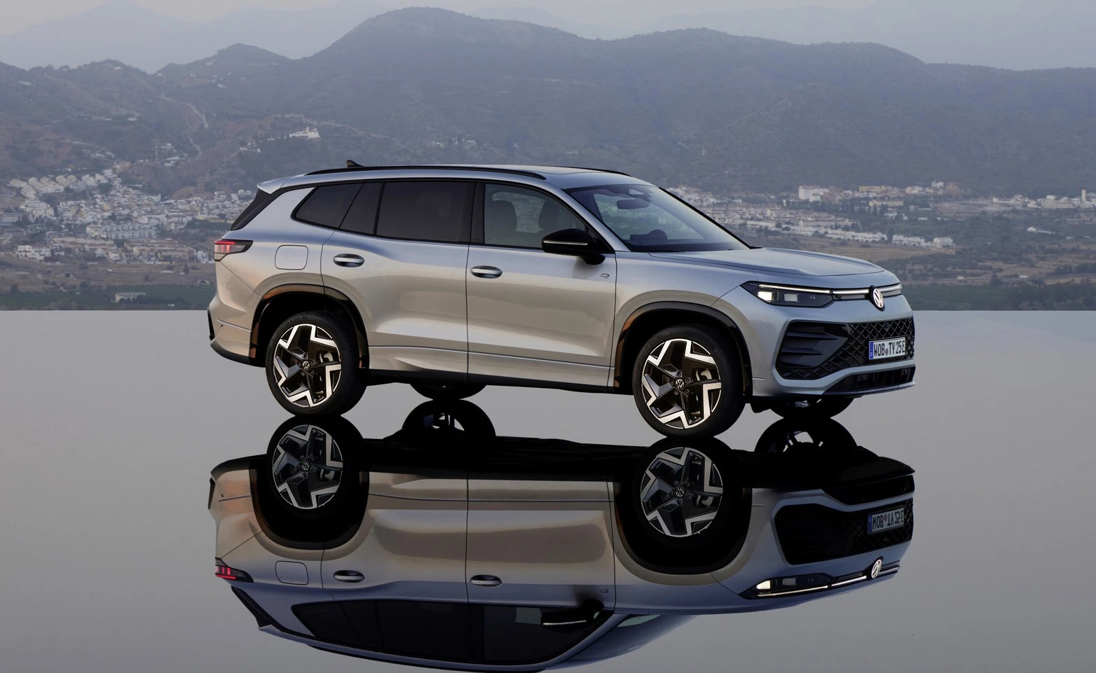 Xe SUV 7 chỗ Volkswagen Tayron rục rịch về Việt Nam, cạnh tranh Hyundai Santa Fe - Ảnh 1.