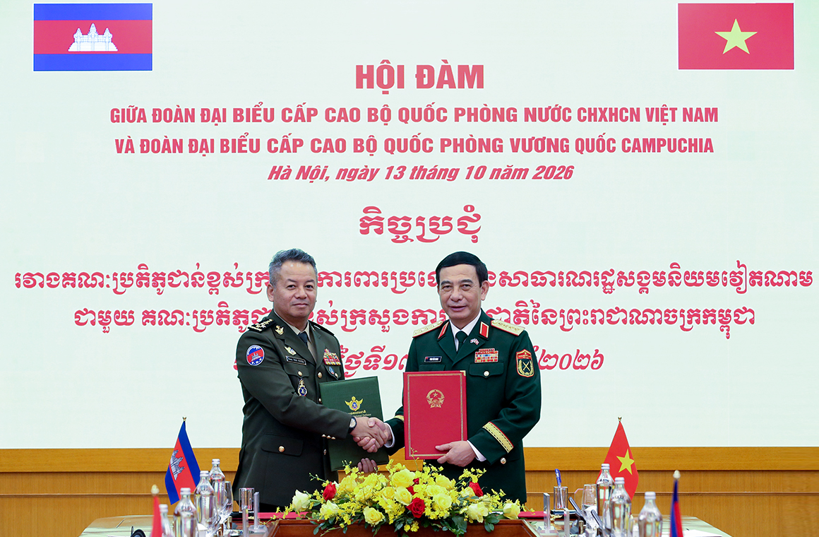Đại tướng Phan Văn Giang hội đàm với Phó thủ tướng, Bộ trưởng Quốc phòng Campuchia - Ảnh 1.