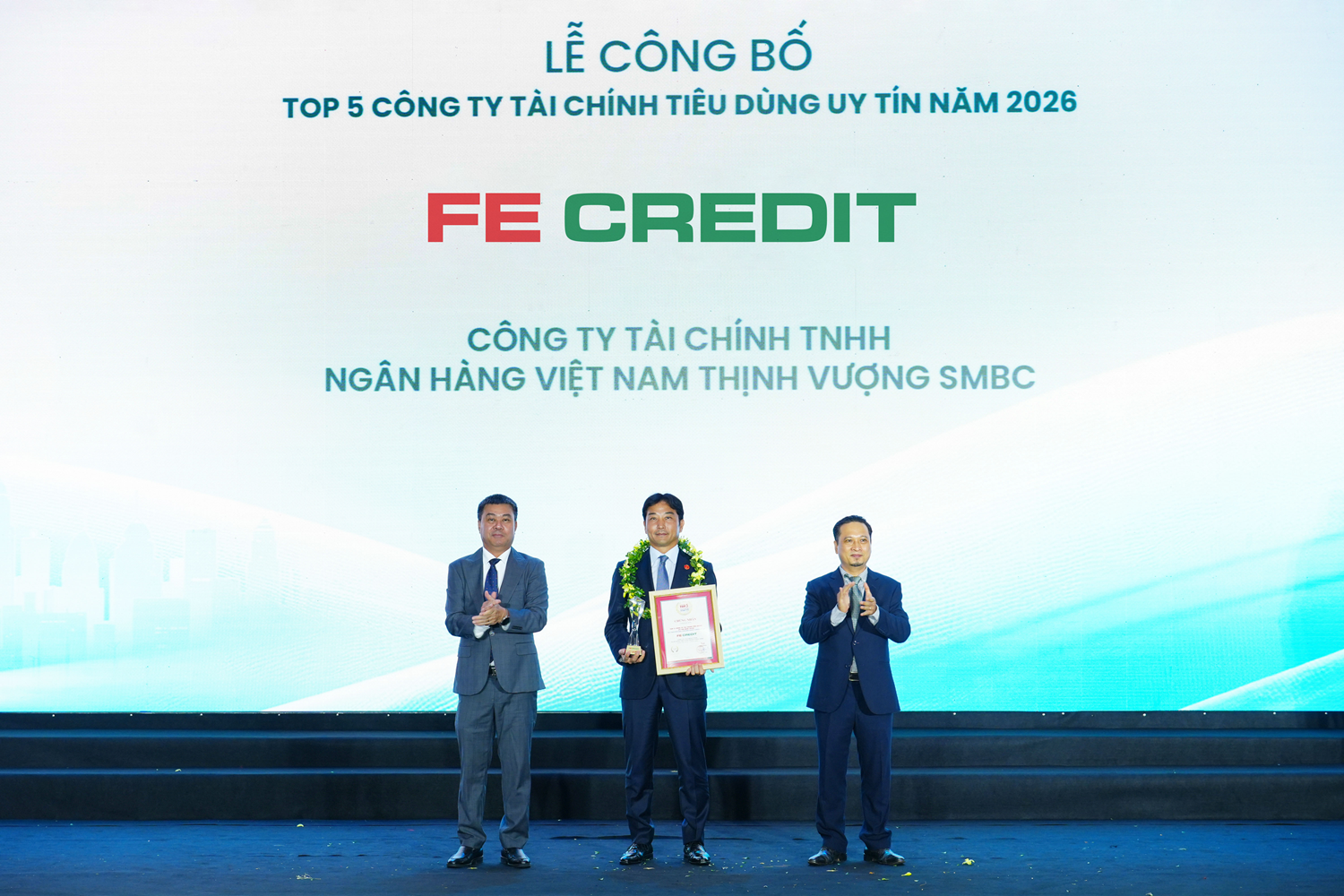 FE CREDIT ba năm liền dẫn đầu Top 5 Công ty tài chính tiêu dùng uy tín - Ảnh 1.