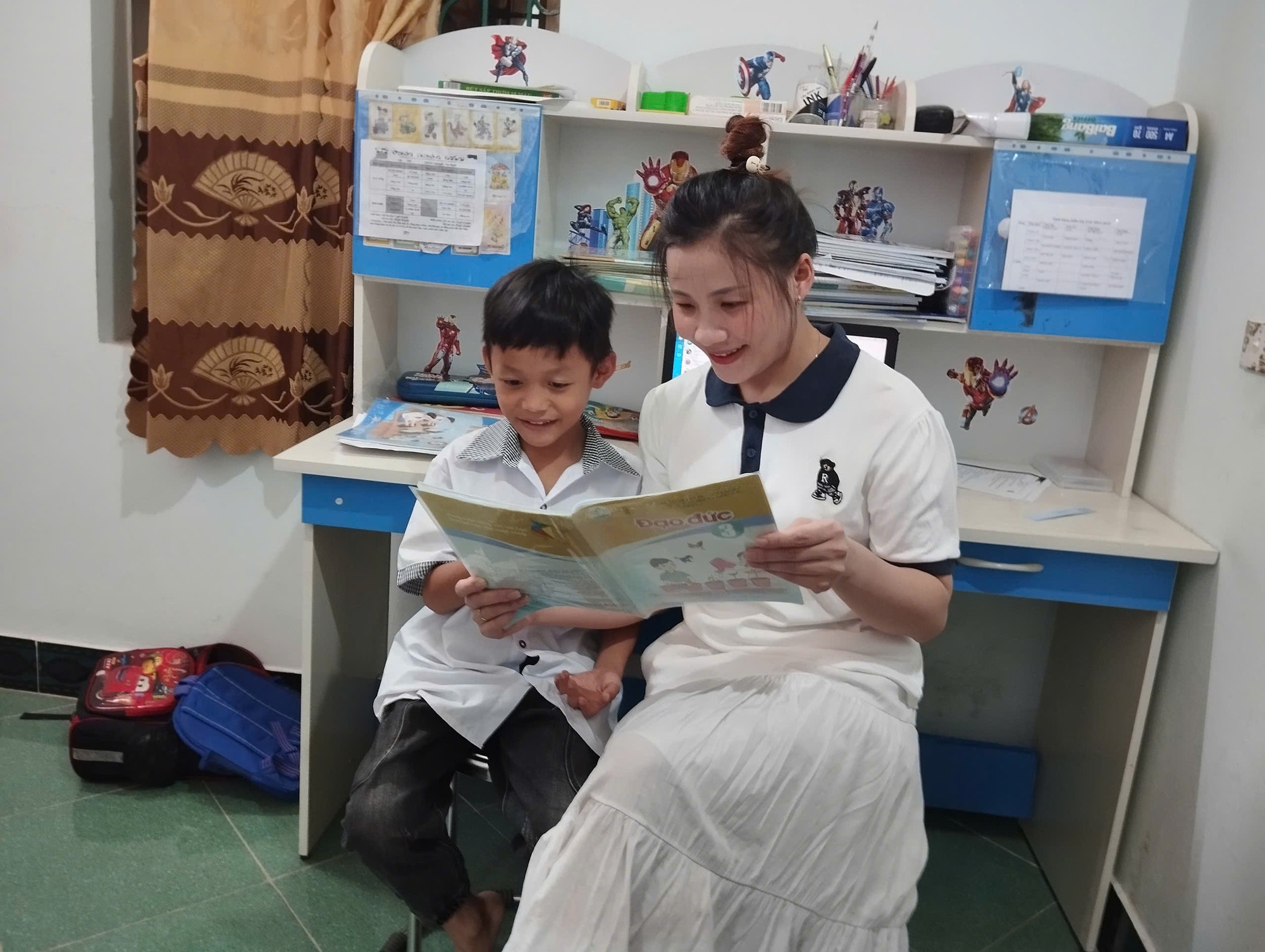 Cậu bé 10 tuổi tự học múa qua mạng - Ảnh 2.