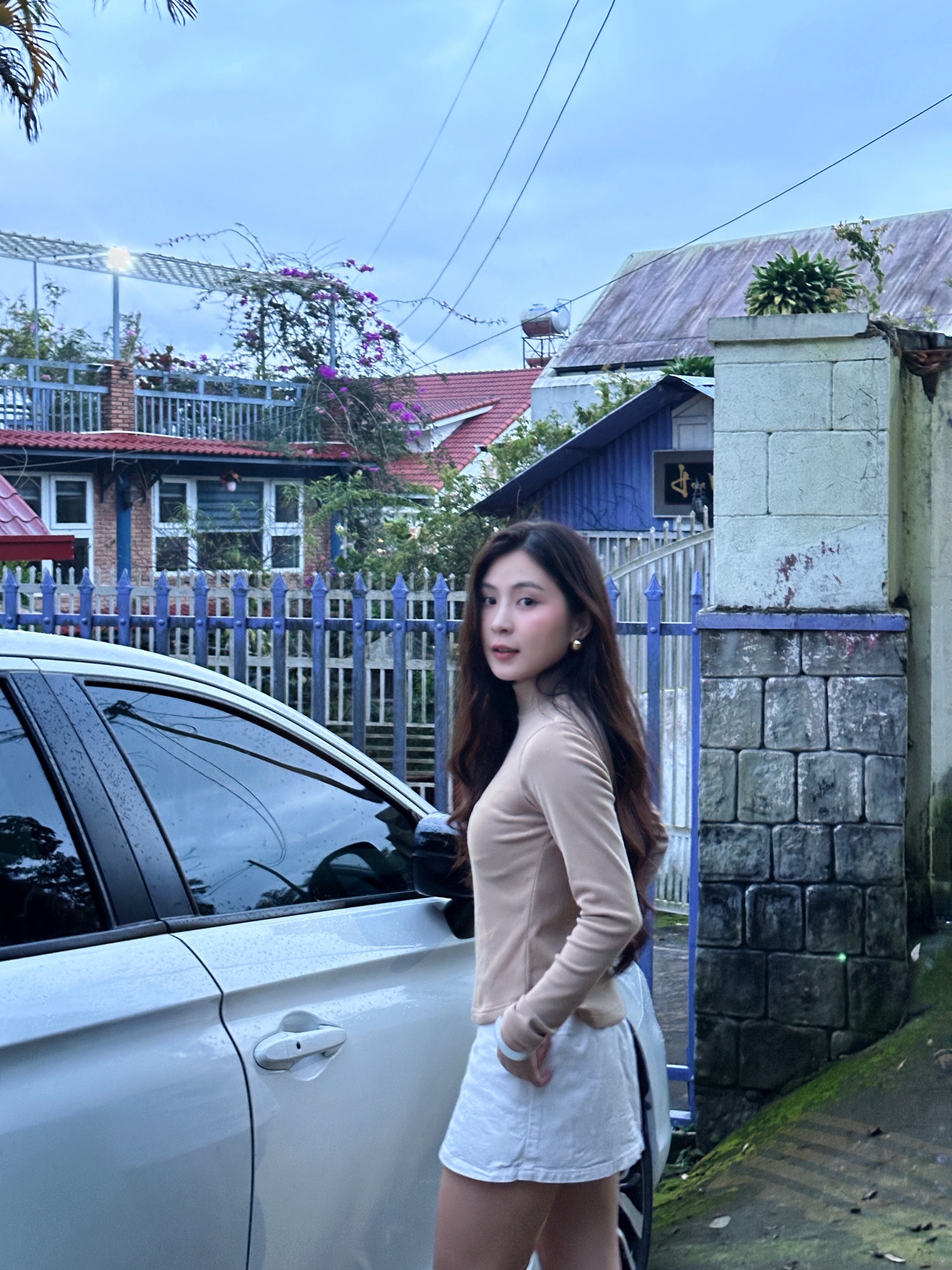 Khi chân váy ngắn trở thành điểm nhấn của tủ đồ hiện đại  - Ảnh 3.