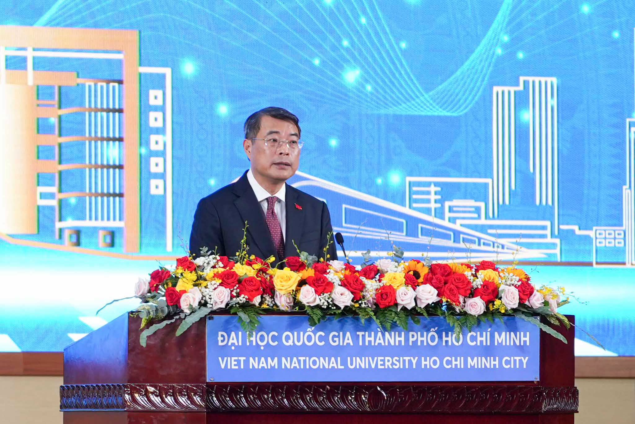 Thủ tướng Lê Minh Hưng nhắn nhủ sinh viên ĐHQG TP.HCM: ‘Hãy làm chủ công nghệ, - Ảnh 1.