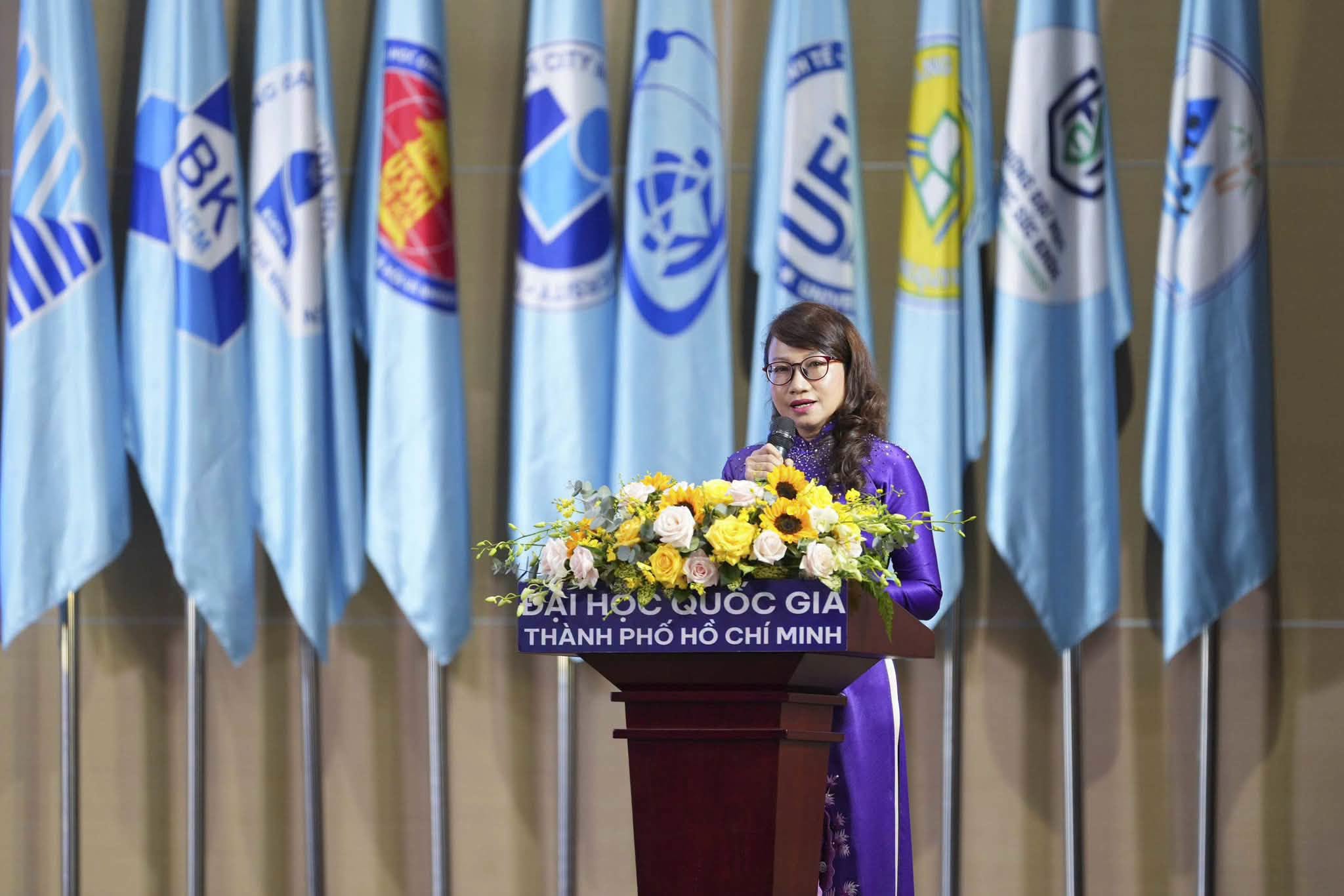 Giám đốc ĐHQG TP.HCM: ‘Chúc các em có một khóa học đủ khó - Ảnh 1.