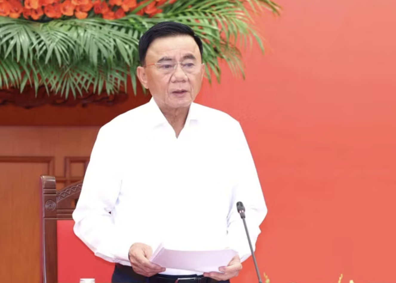 Giải quyết triệt để tình trạng thiếu trường lớp, thiếu giáo viên và sách giáo khoa - Ảnh 1.