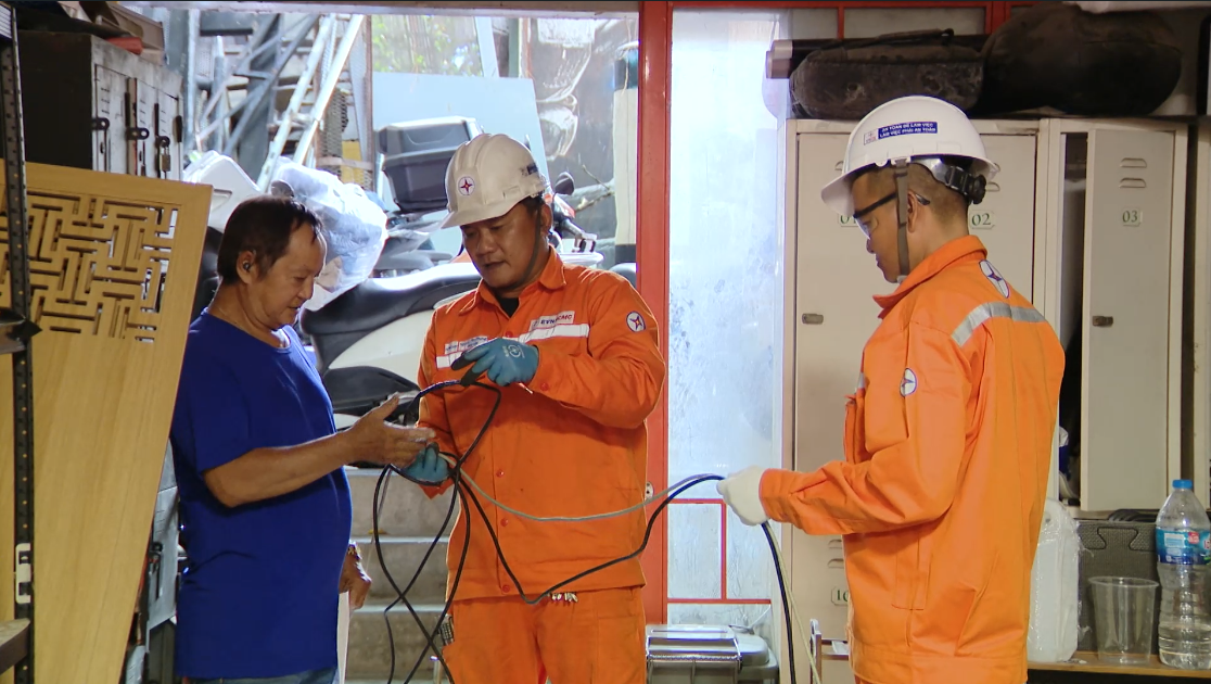 Thấy người bị điện giật giữa vùng ngập, đừng vội lao vào cứu: Bác sĩ chỉ cách - Ảnh 3.
