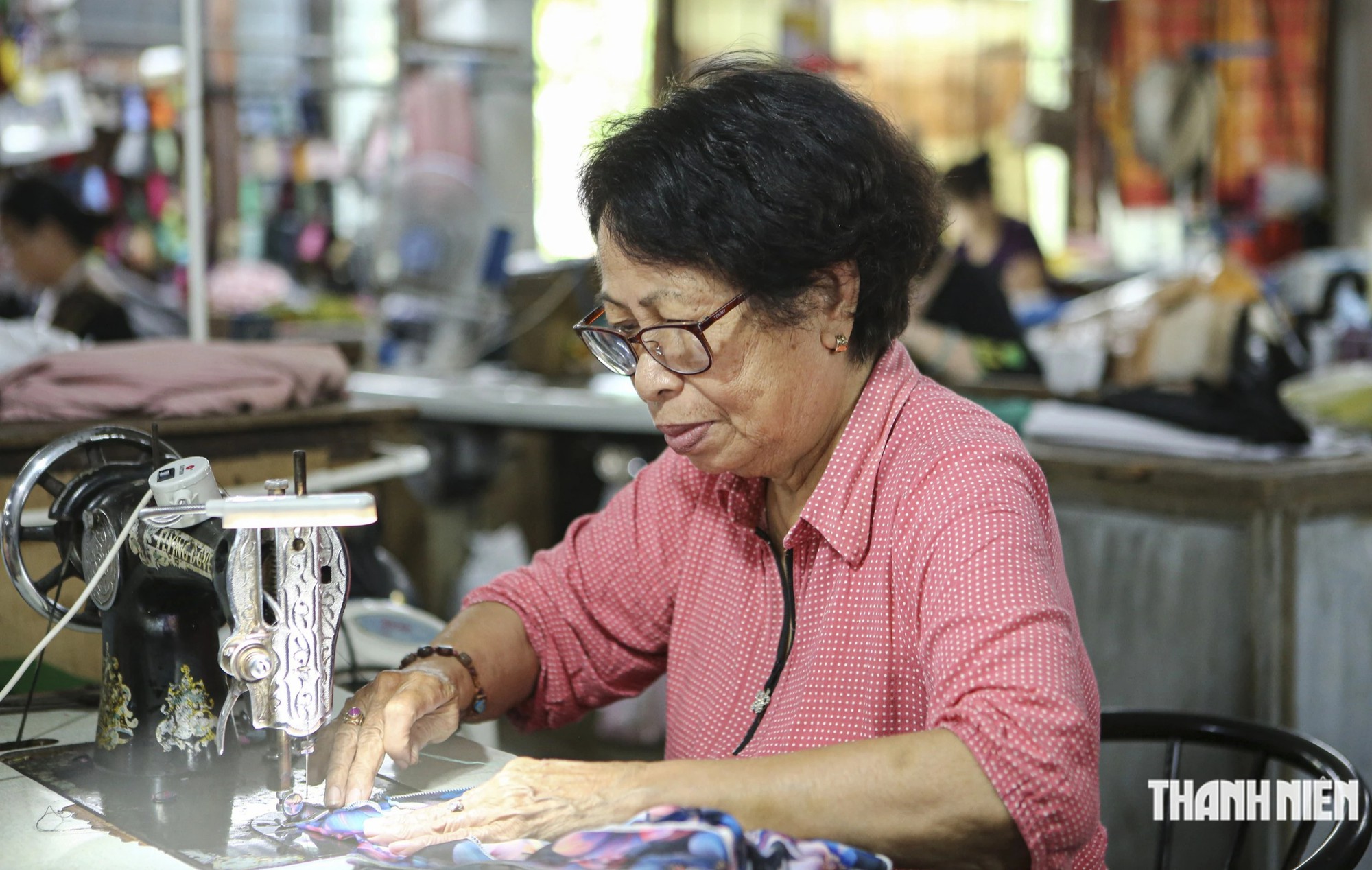 Lầu May ở chợ Đông Ba: Những cụ bà U80 bám nghề dù chỉ kiếm 80.000 đồng/ngày- Ảnh 7.